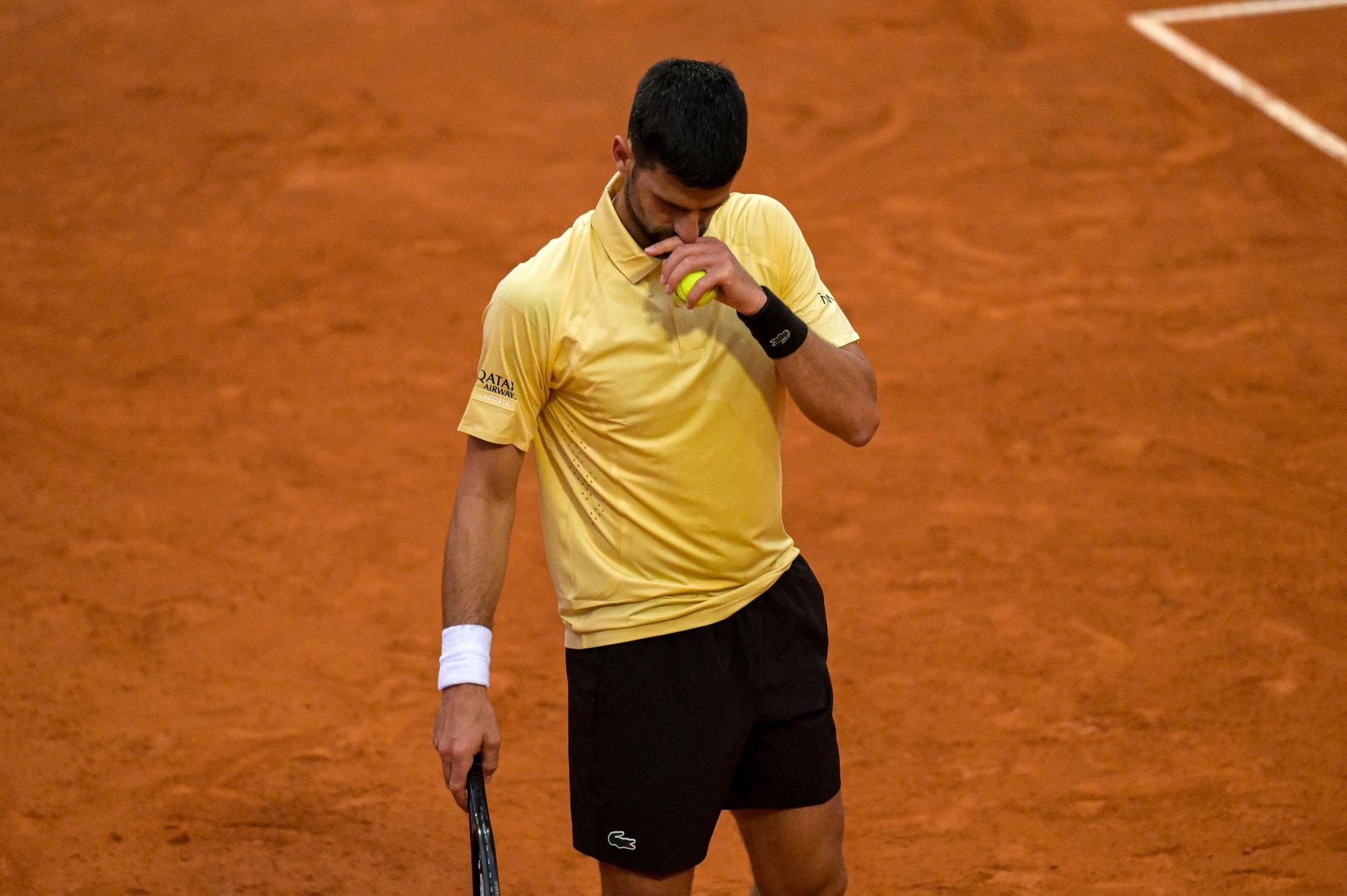"Here come the excuses, Djokovic sucks" - Fans react after Serb suffers stomach issues in shocking Italian Open loss to World No. 79