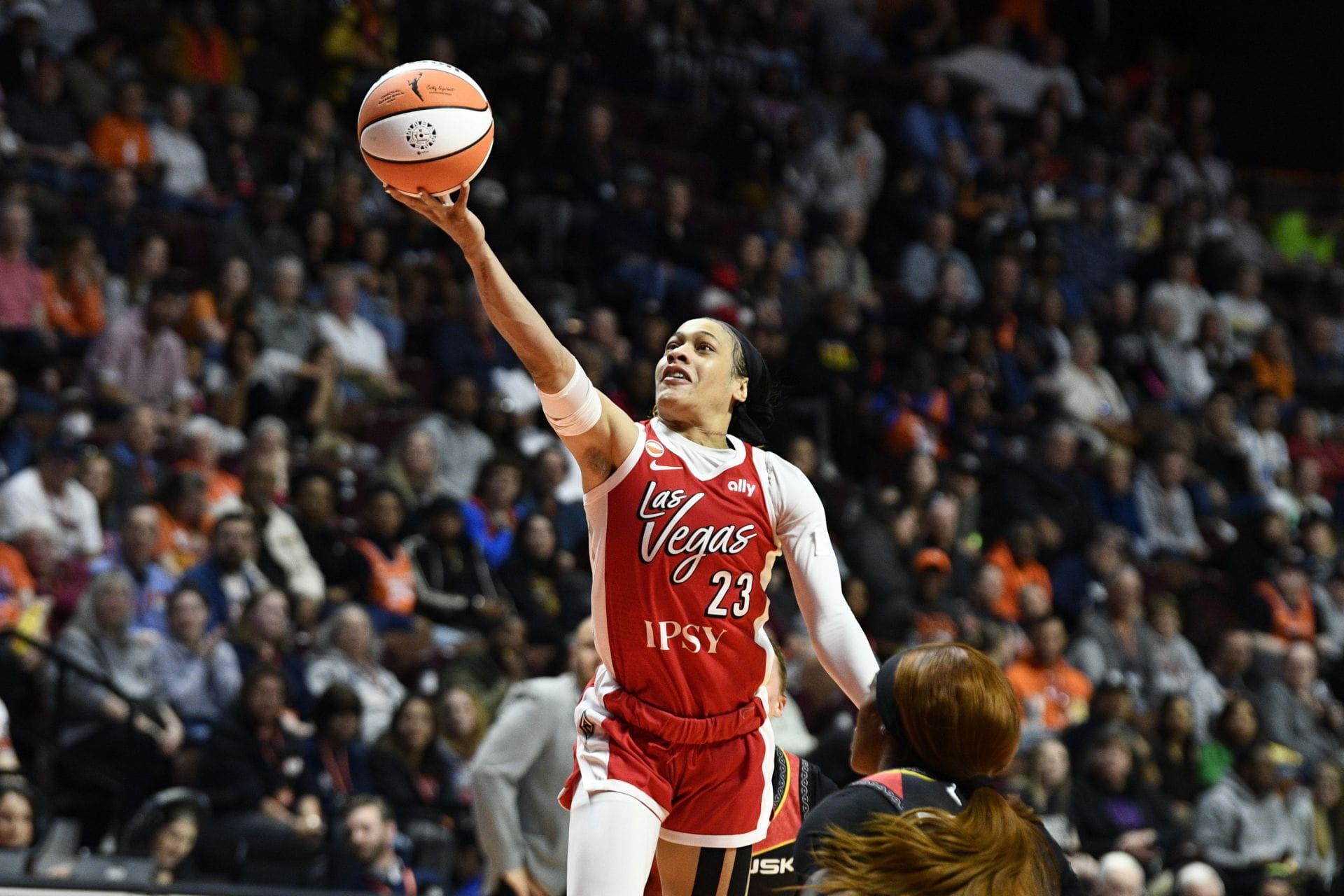 "Becky told her to STFU", "They using u as clickbait" - WNBA Fans Erupt As Chennedy Carter Confirms Social Media Break Following Azzi Fudd Controversy