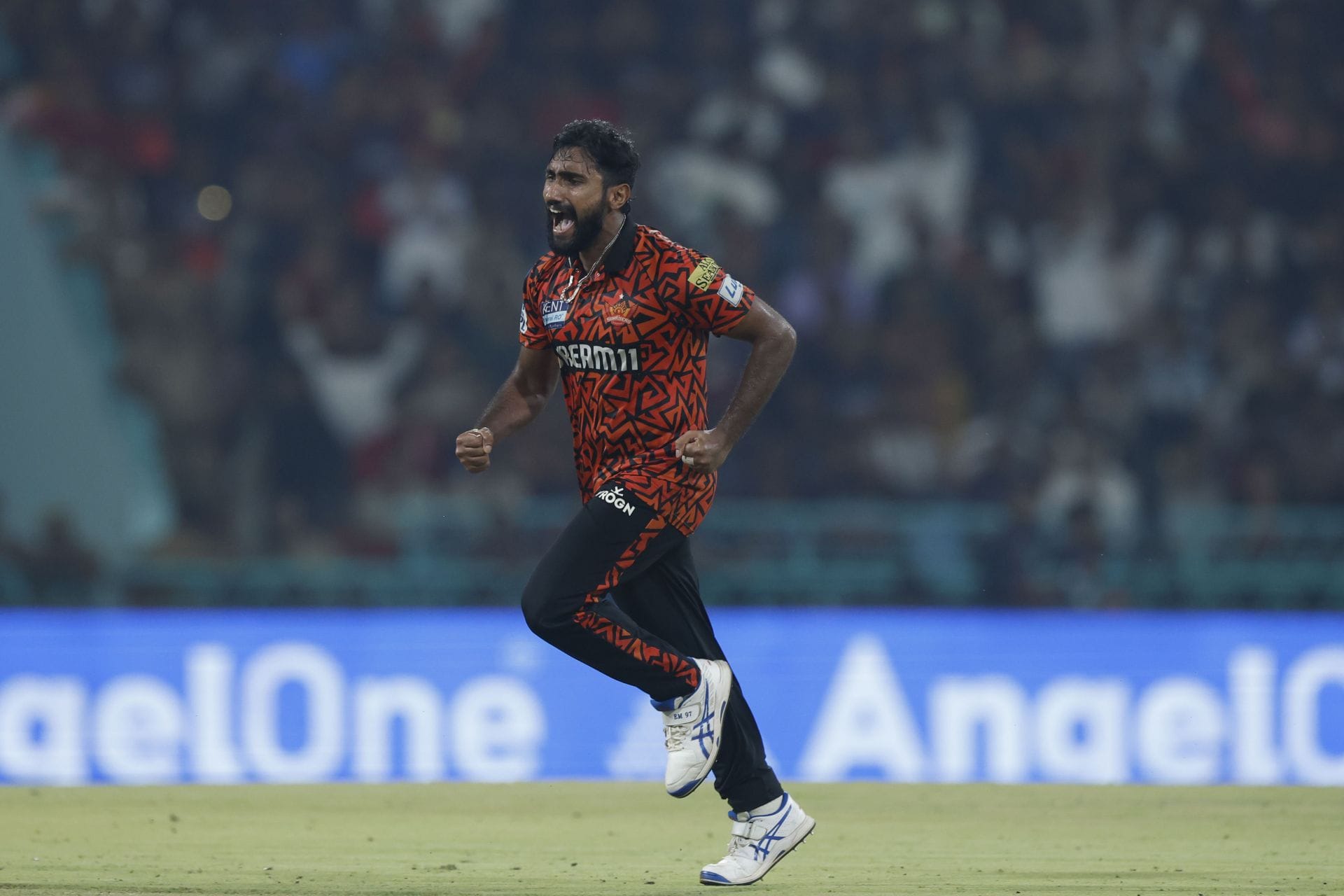 Eshan Malinga makes an absolute mess of the stumps with a scorching delivery to dismiss Dewald Brevis for 44 in CSK vs SRH IPL 2026 match [Watch]