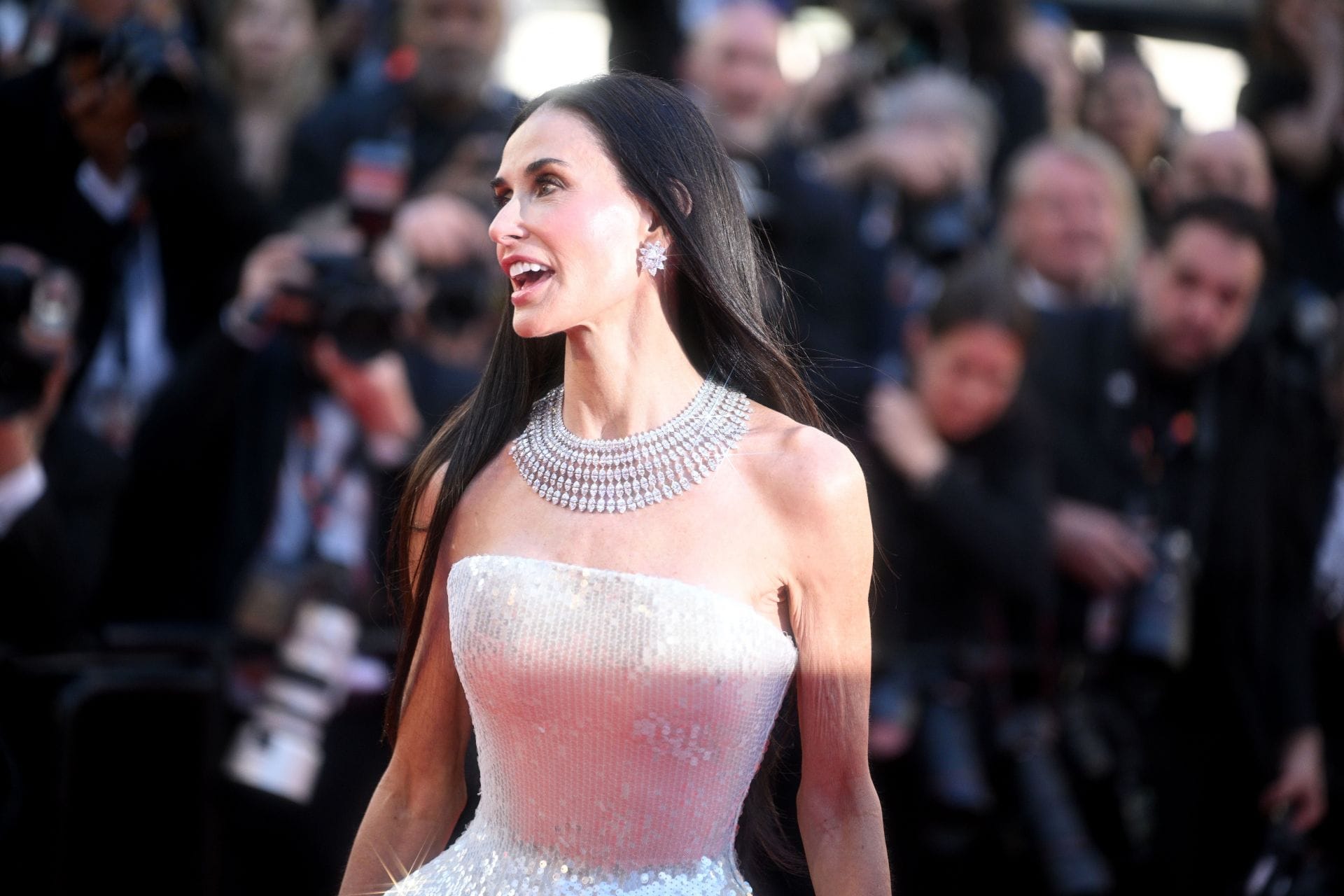 "She needs help": Megyn Kelly suspects "disordered eating" after Demi Moore's look with "toned arms" at Cannes goes viral