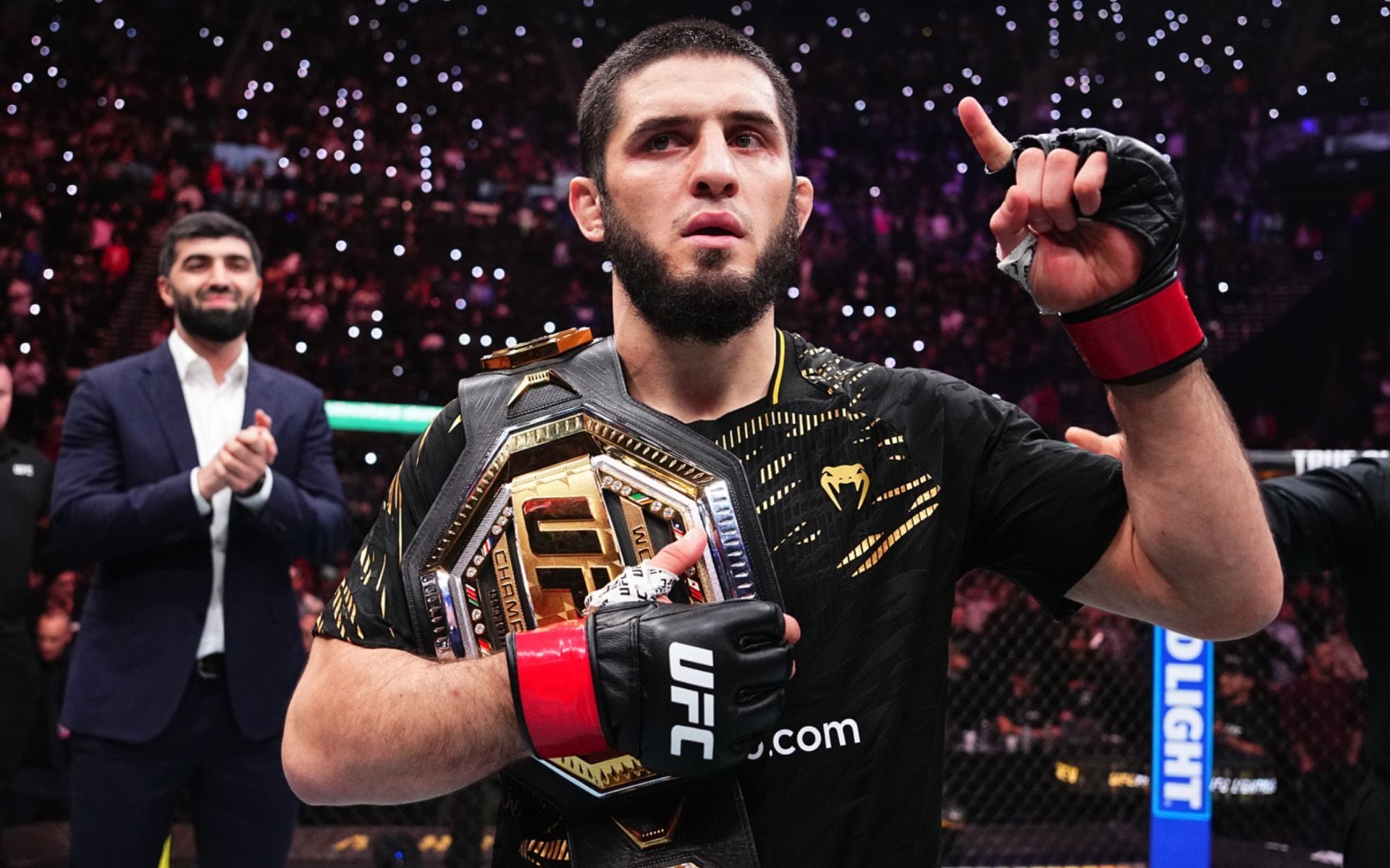 "He's very crafty" - Stephen 'Wonderboy' Thompson names one fighter he believes would be Islam Makhachev's toughest test 