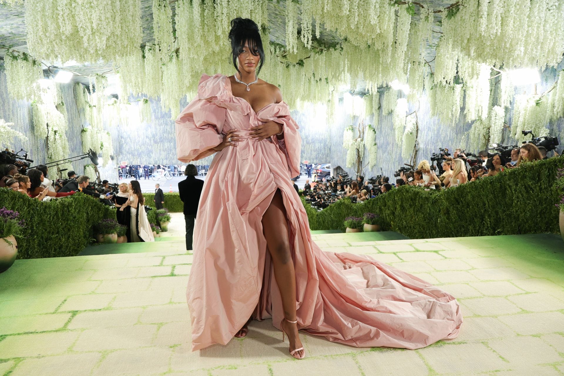 "Losing just like her boyfriend", "When you get Rihanna from temu" - WNBA Fans Ruthlessly Roast Angel Reese For Oversized Pink Dress at Met Gala