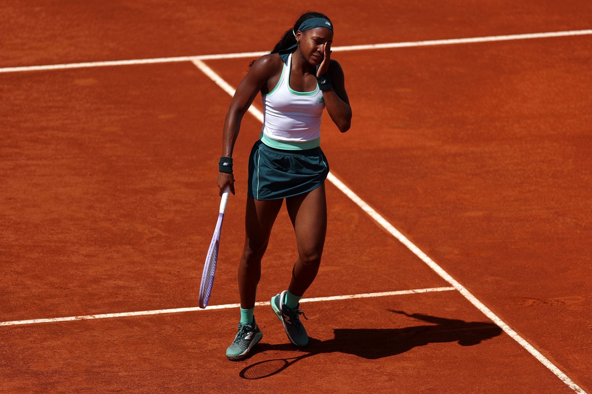WATCH: Coco Gauff repeatedly hits her head with racket during heated Italian Open moment in tough 3R win