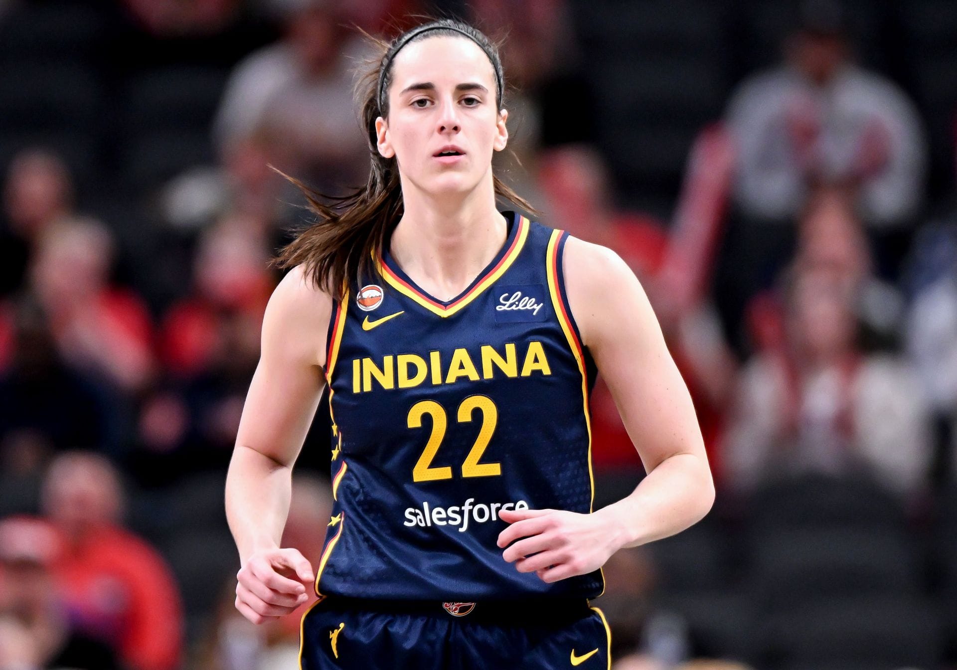 "She can definitely beat Christian Braun" - WNBA Fans Praise Caitlin Clark's Reaction To Malika Andrews' Playful Payton Pritchard Jab