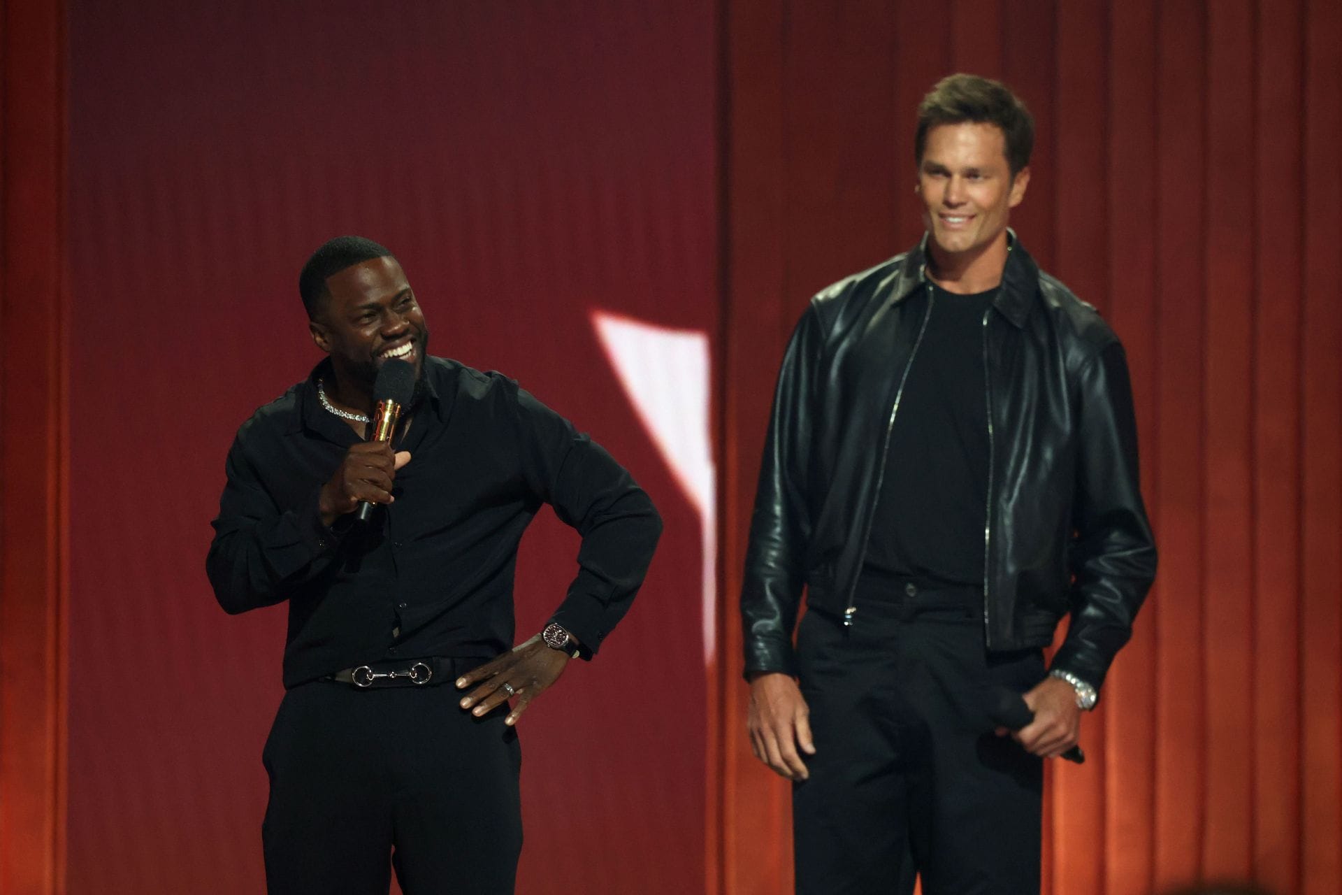How tall is Kevin Hart? Details explored after Tom Brady brutally roasts comedian with "newborn size" jersey