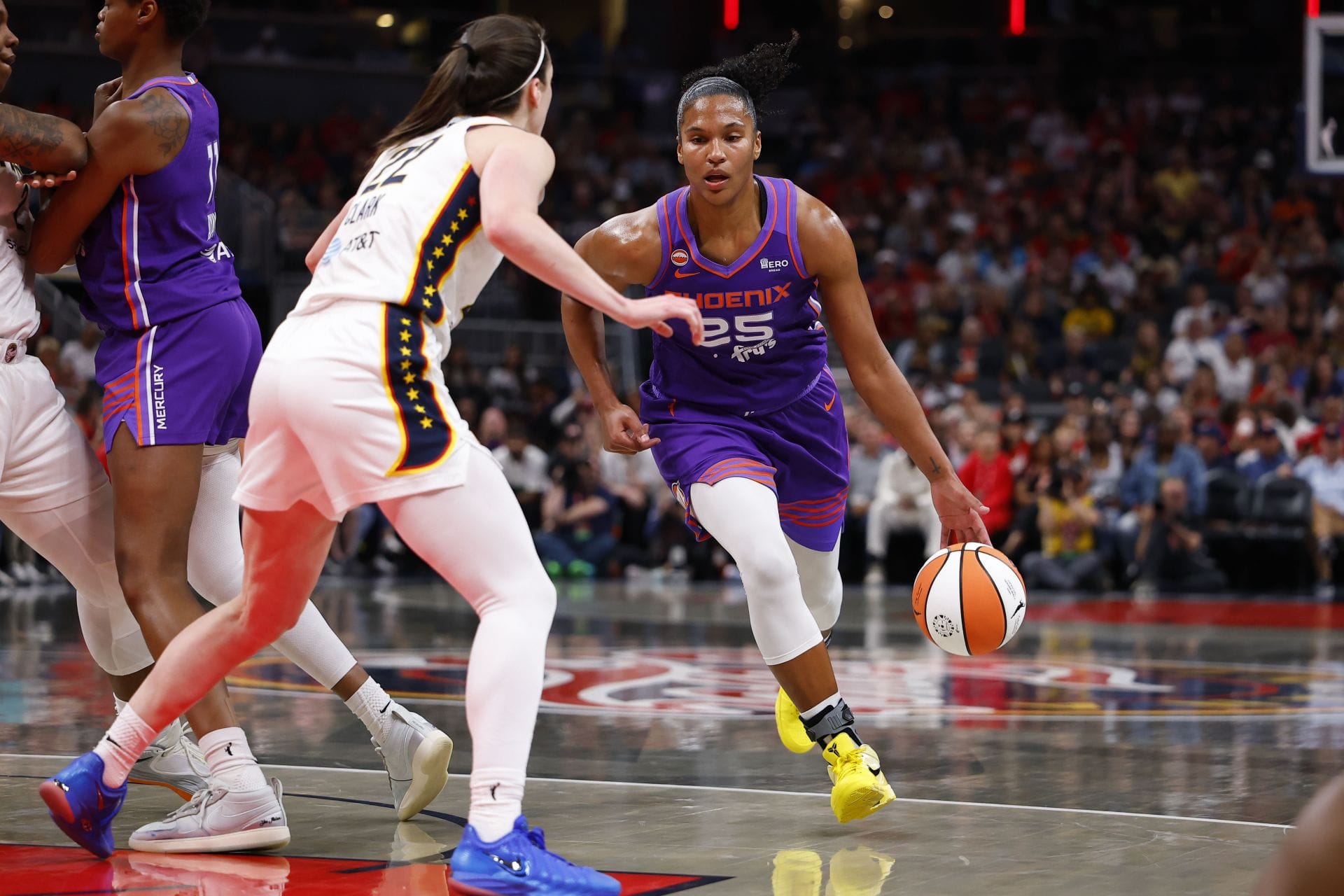 "Everyone is finding ways to make Alyssa Thomas a victim": Ex-Chiefs OG calls out Caitlin Clark haters amid throat punching controversy