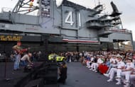 da Ford "Orgulho de homenagear famílias militares comemorativas" Evento no USS Midway - Fonte: Getty