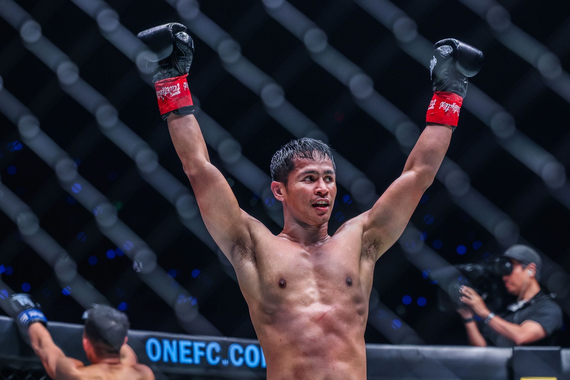 "Keep my body ready" - Superbon utilizes PRP therapy and modified training to accelerate his healing process