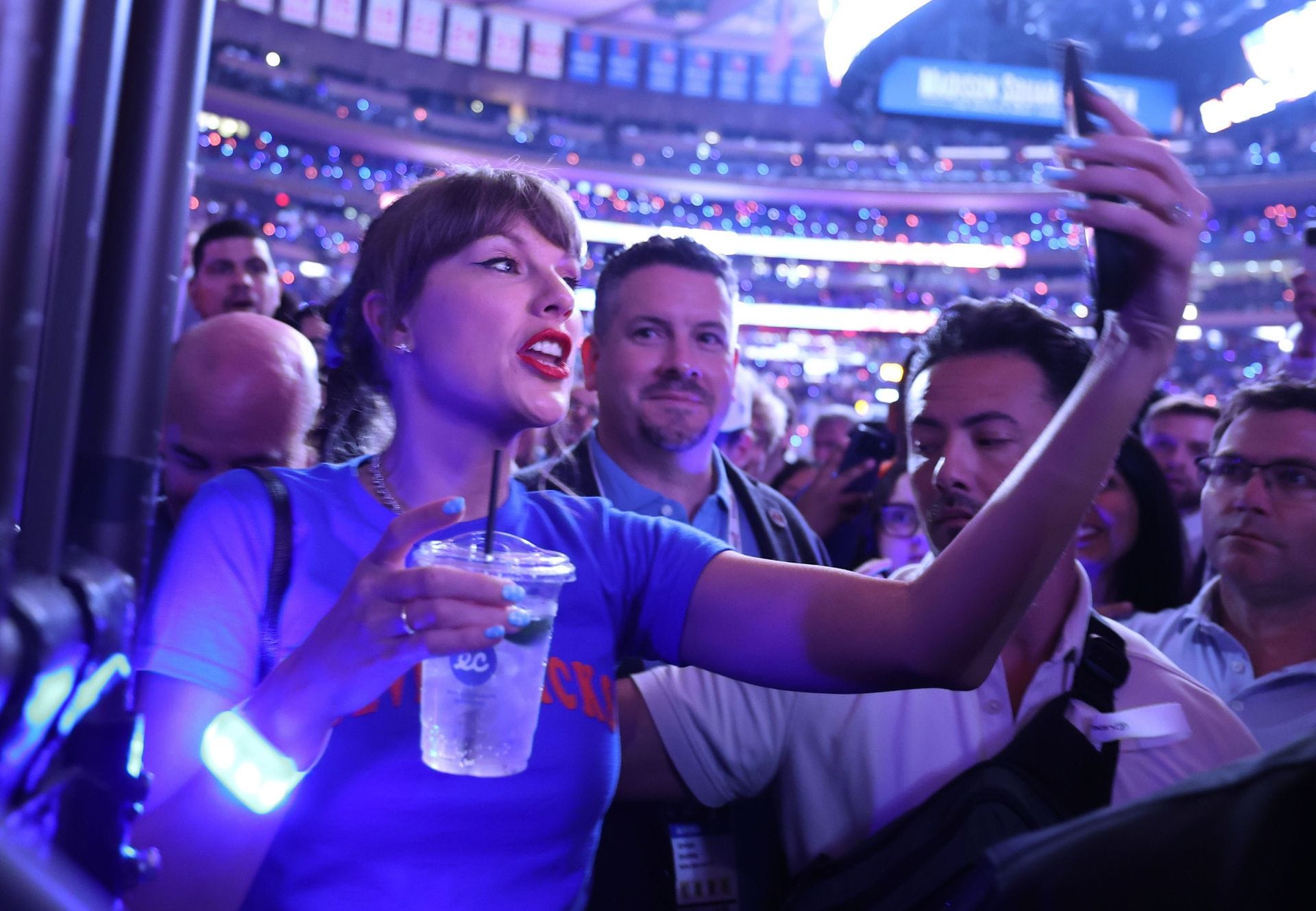 “Never seen this side of her” “Imbeciles”: NFL fans react to Taylor Swift’s unseen “truly wilding” footage from Knicks vs. Spurs game