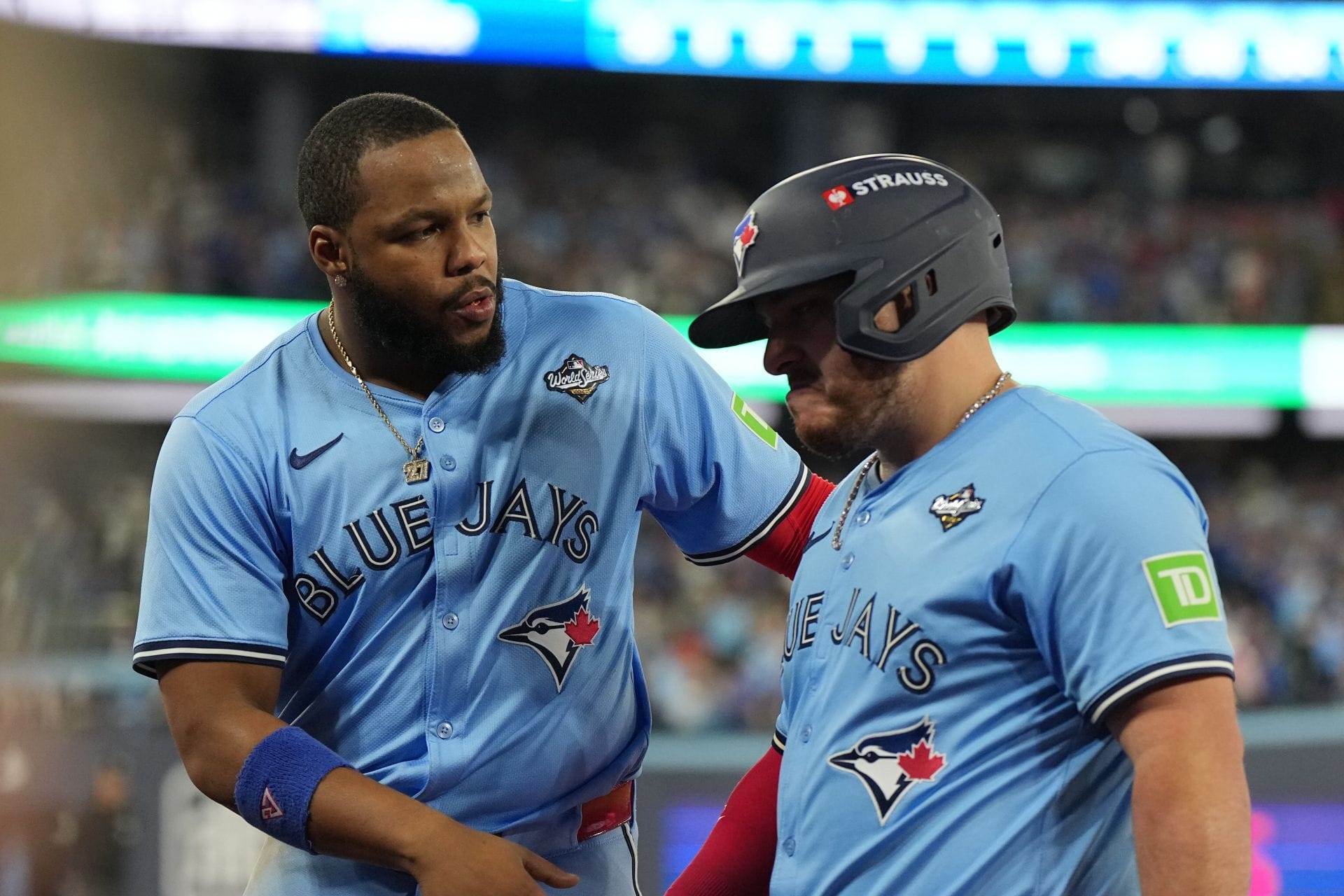 WATCH: Vladimir Guerrero Jr.'s awkward reaction to Alejandro Kirk's rejection of home run jacket breaks the internet