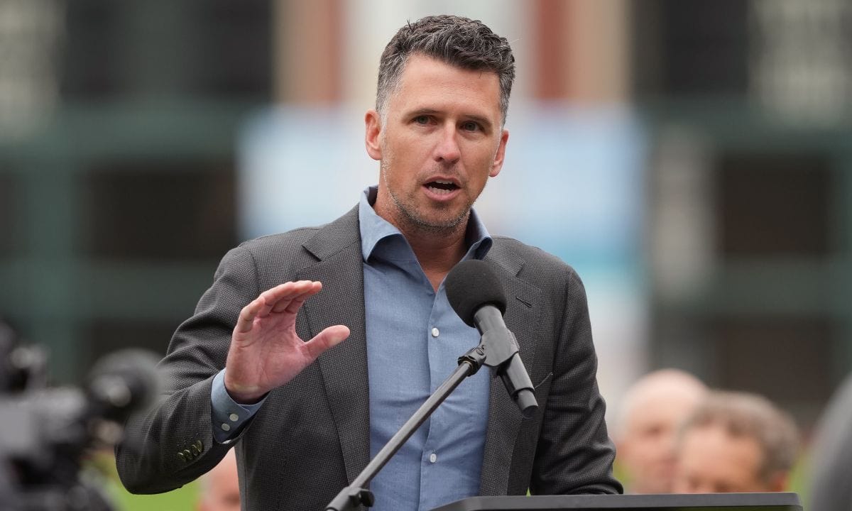 "Coward" - Fans react to Giants legend Buster Posey's tense interaction with media about Pride Night controversy