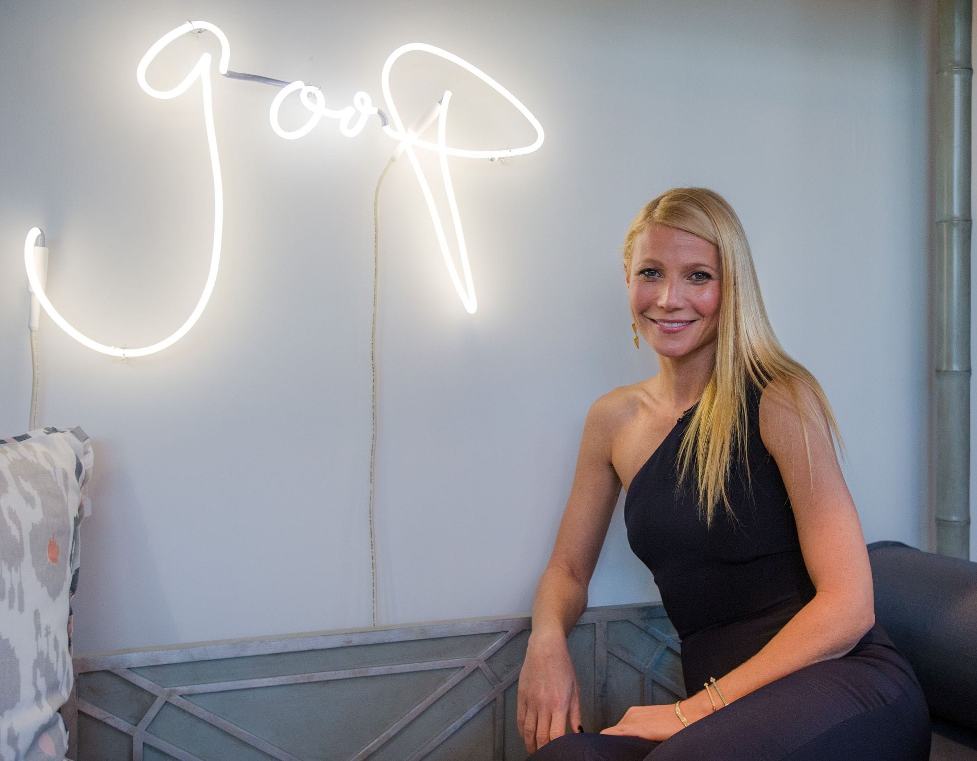 Gwyneth Paltrow participa da festa de lançamento do pop Dallas em Highland Park Village em 20 de novembro de 2014 em Dallas, Texas. (Fonte: Getty)