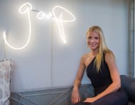 Gwyneth Paltrow participa da festa de lançamento do pop Dallas em Highland Park Village em 20 de novembro de 2014 em Dallas, Texas. (Fonte: Getty)