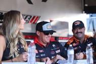 Leah Pruett, Tony Stewart e Matt Hagan no Dodge NHRA Nevada Nationals. Fonte: Getty