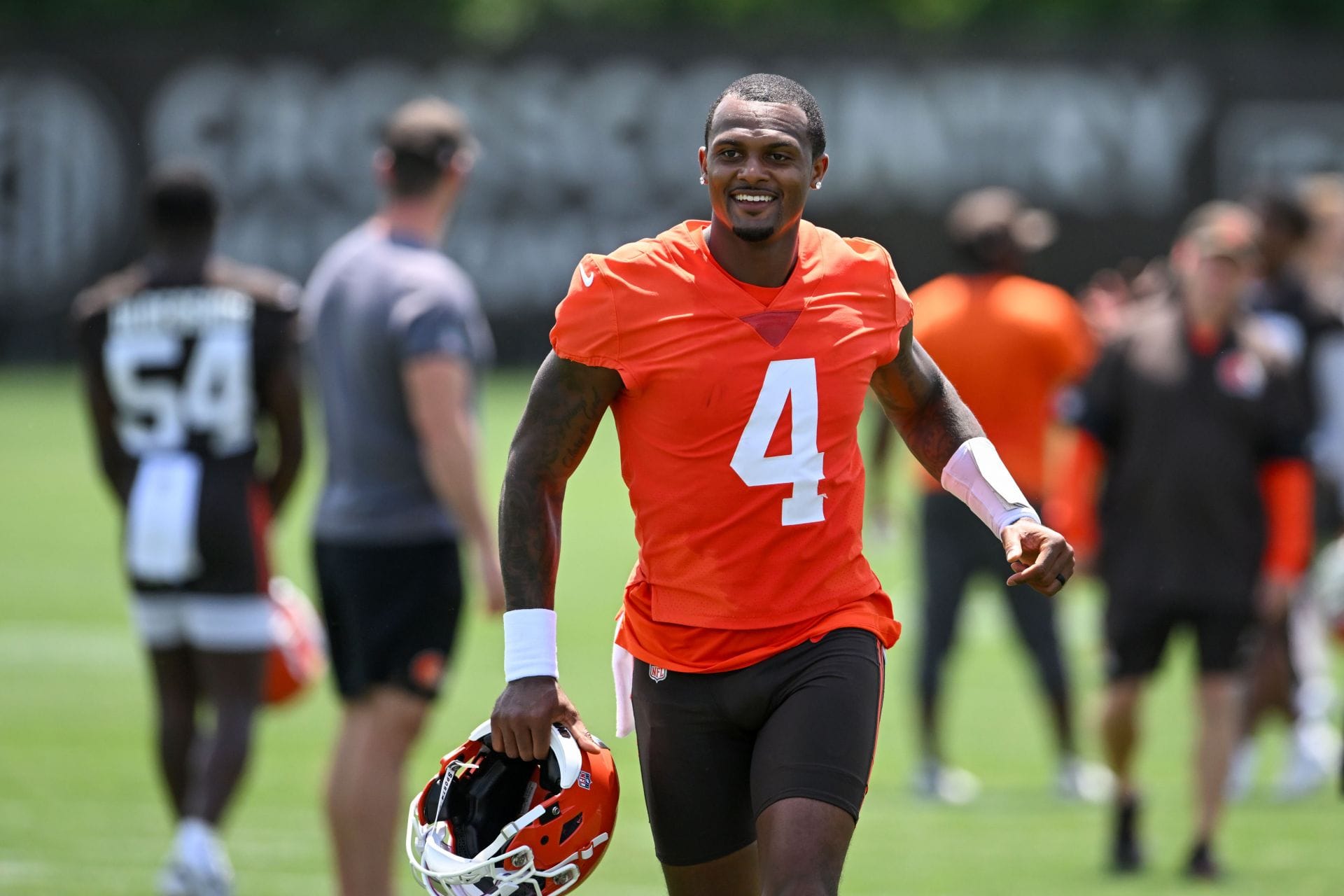"Deshaun Watson is the starting QB": Chad Ochocinco "guarantees" Browns' starter decision despite Todd Monken refrained from naming QB1