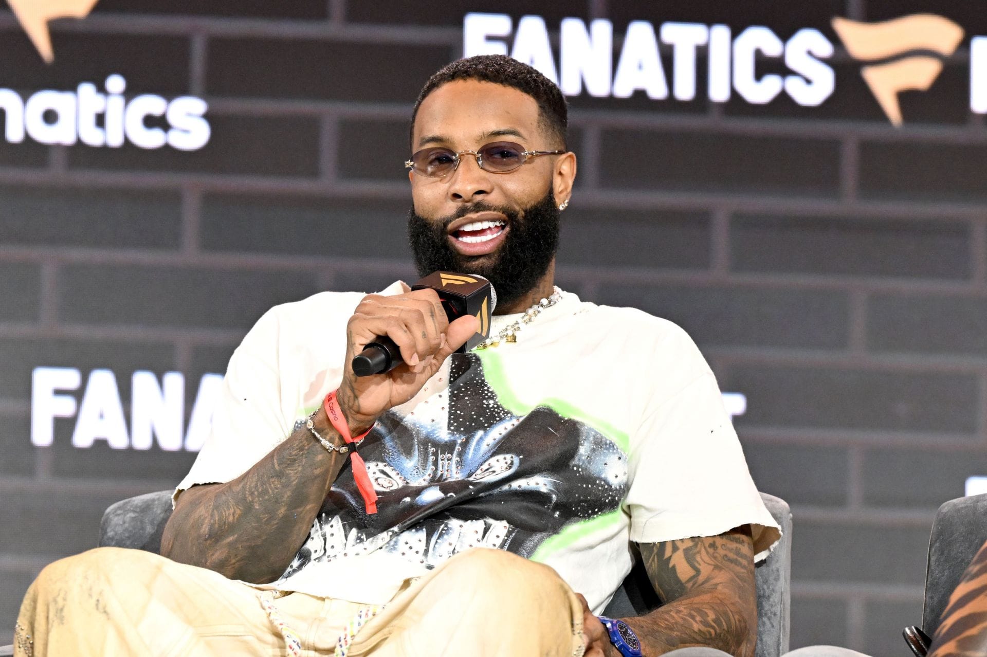 "He'll tear ACL Week 1," "Most overhyped WR in last 15 years": NFL fans brutally mock Odell Beckham Jr. running routes at Giants OTAs