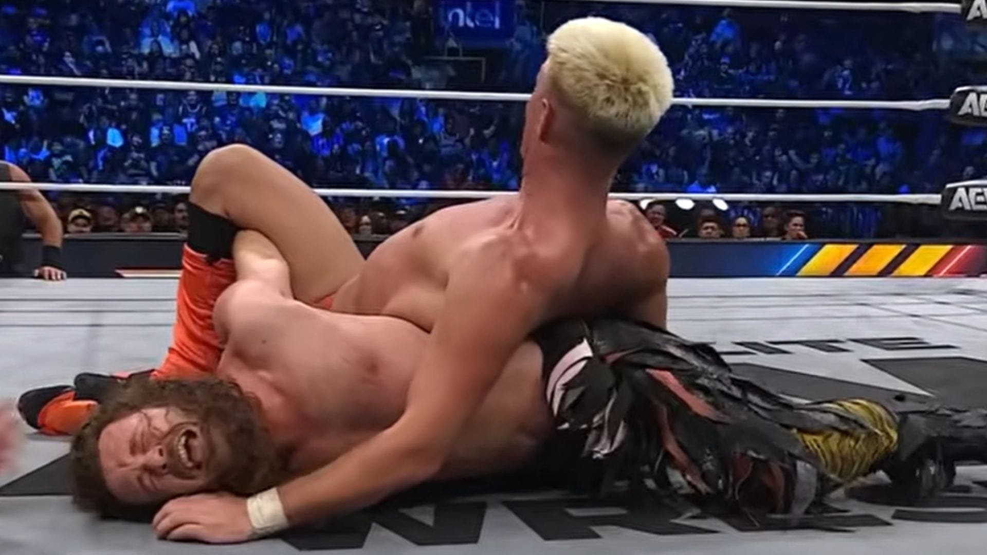 Zack Saber Jr. vencendo Jack Perry por finalização (Imagem via YouTube @AEW) 