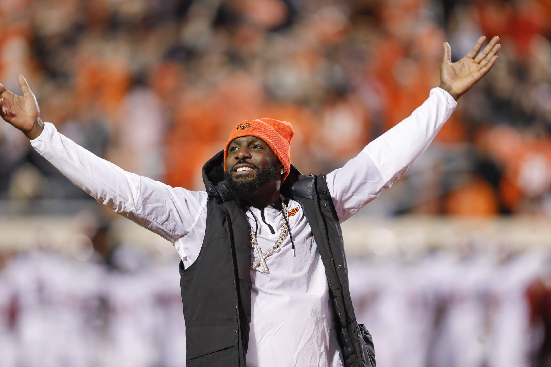 "Cowboys math," "Epitome of CTE": NFL fans brutally mock "delusional" Dez Bryant over rooting for Spurs to win NBA finals despite Game 2 loss