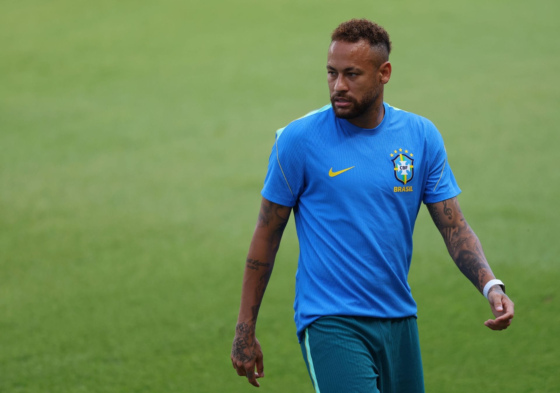 “Feeling it” - Manchester United legend claims Neymar will come off the bench and score free-kick goal against Japan in FIFA World Cup clash