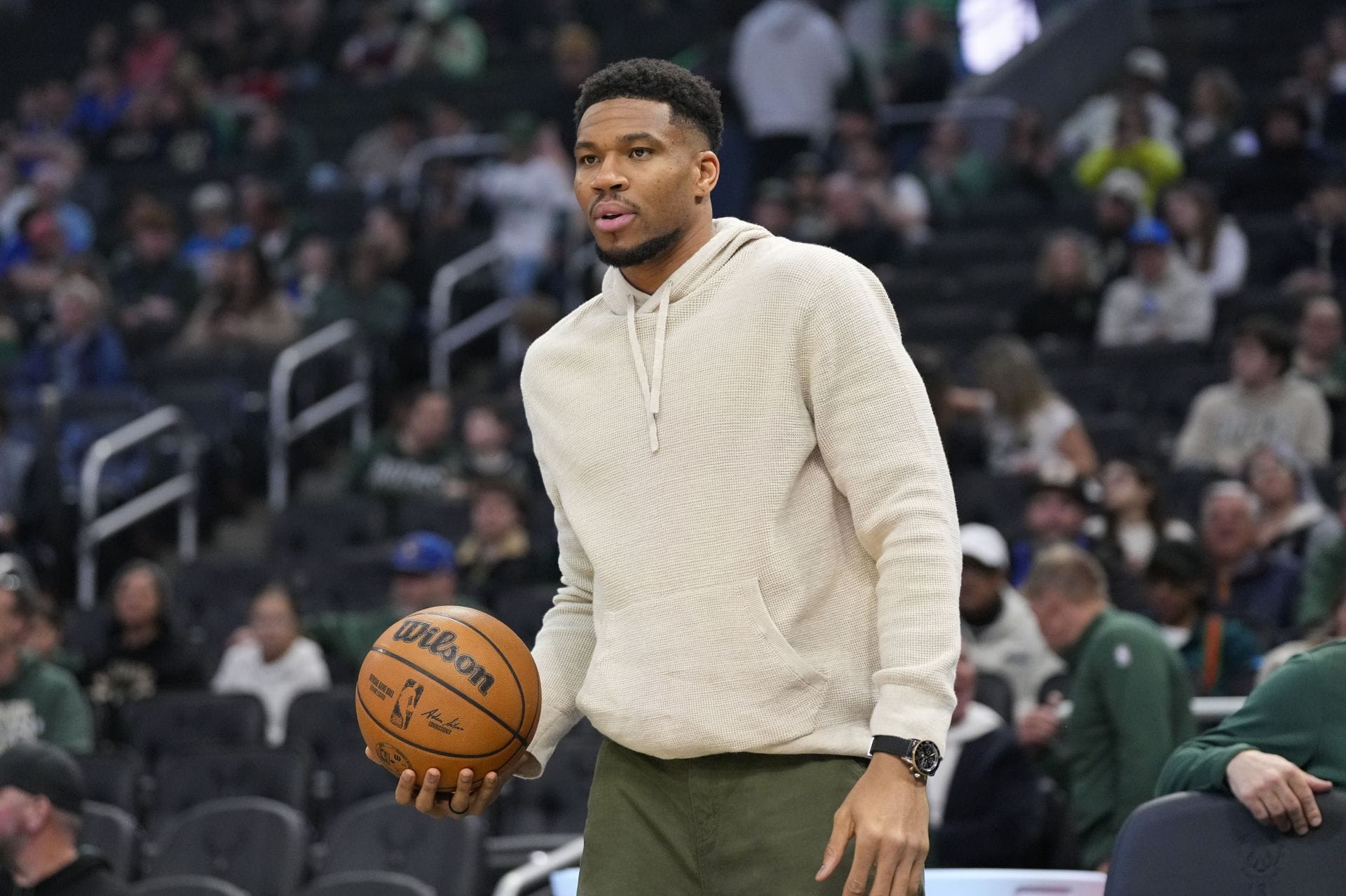 "He’s a Spur", "Does this mean you coming to Miami" - NBA Fans Left Scrambling As Giannis Antetokounmpo Drops Cryptic Post Amid Trade Speculations