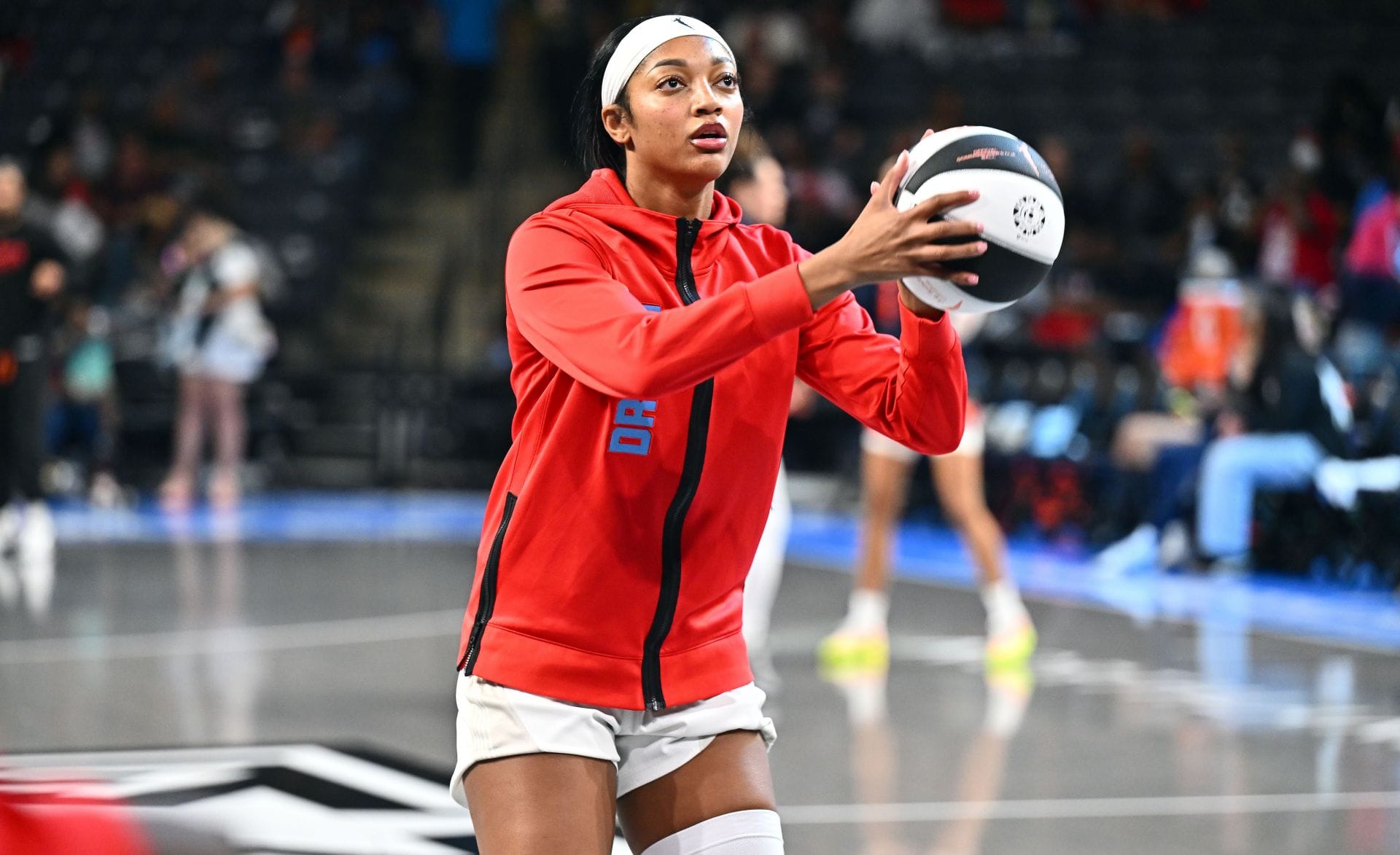"Why do women do that leg thing?", "Ugliest jumper in the W" - WNBA Fans Mock Angel Reese's Awkward 3-Point Mechanics In Dream Practice