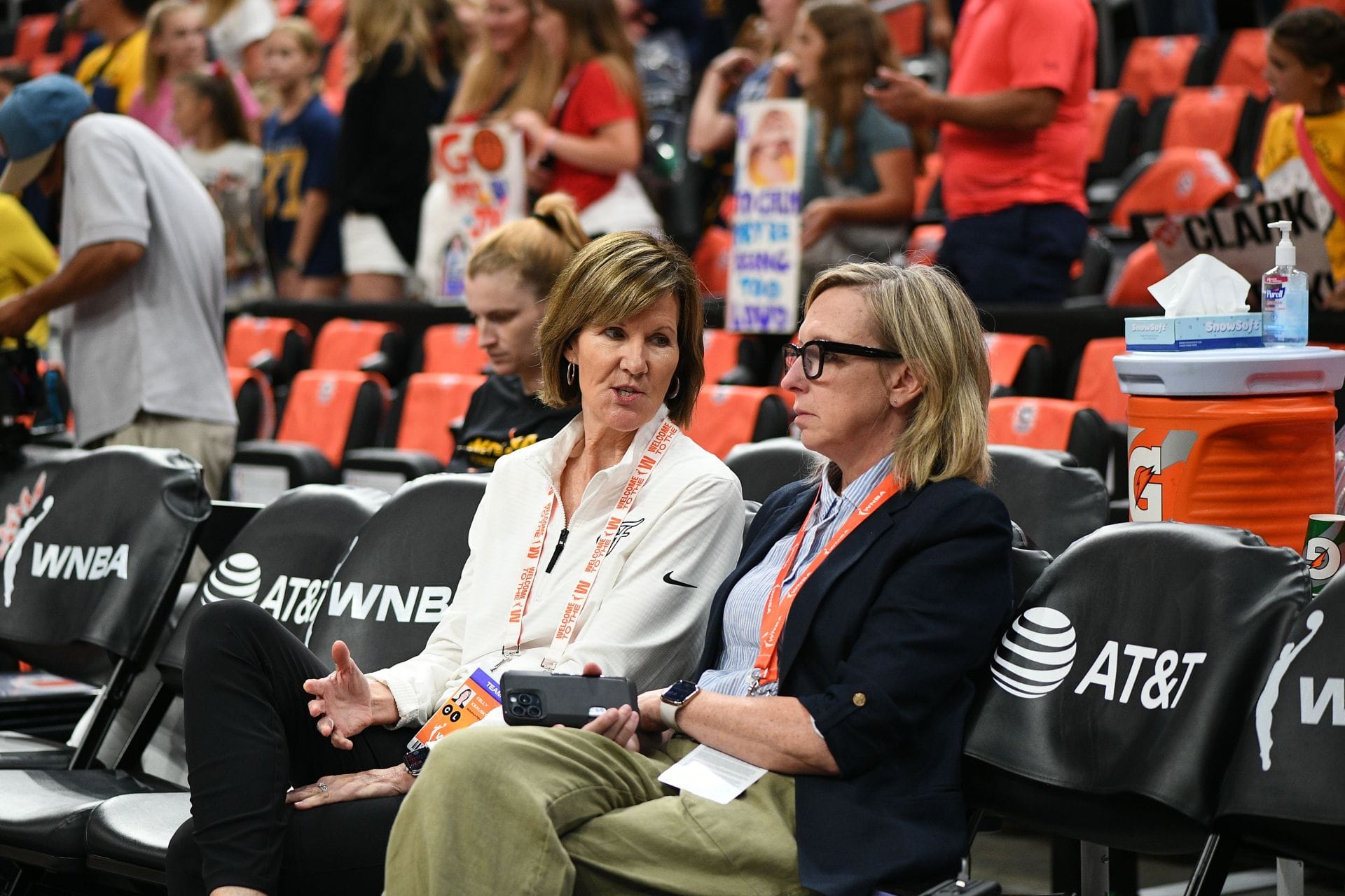 "Just trade Caitlin Clark", "Get her out of Indiana" - WNBA Fans Rip Into Kelly Krauskopf After Fever President Bags Major Award