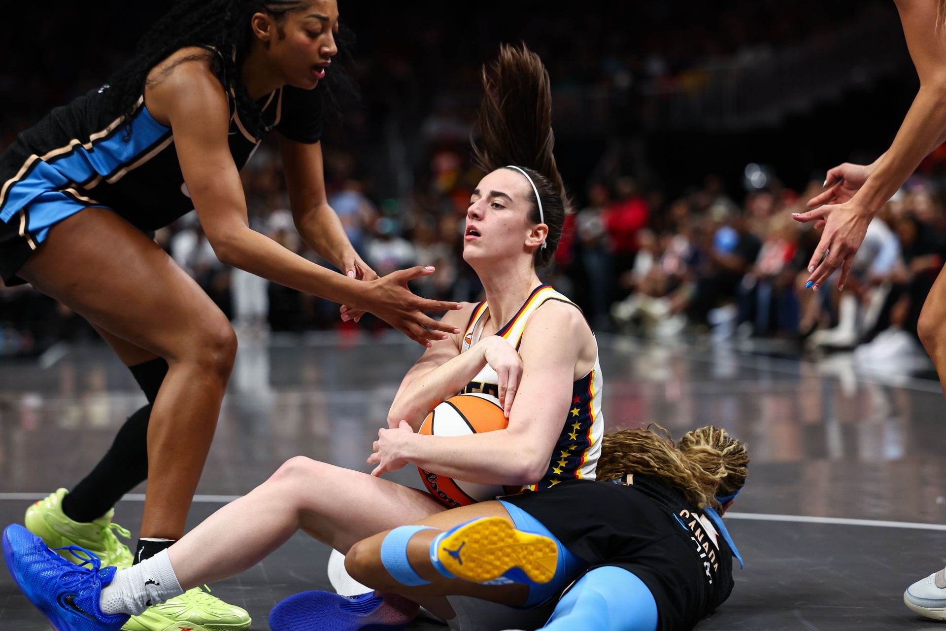 "CC is a punk", "She’s unbothered by Angel" - WNBA Fans Lose It As Caitlin Clark Waives Off Angel Reese’s Chirping Following Foul Call