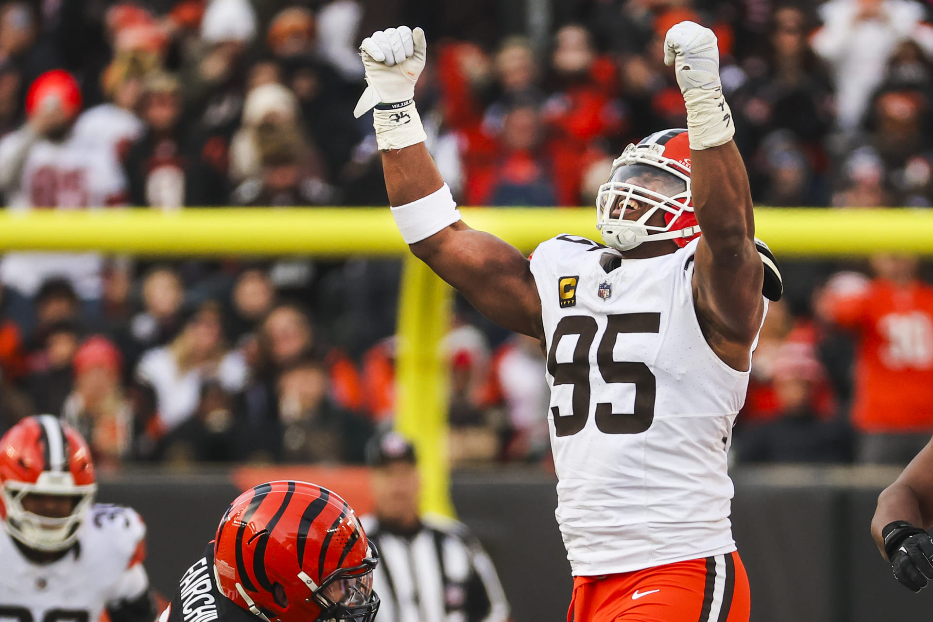 “Written by ChatGPT” “He had this drafted 2 years ago”: NFL fans mock Myles Garrett for using A.I. to write farewell message for Browns nation