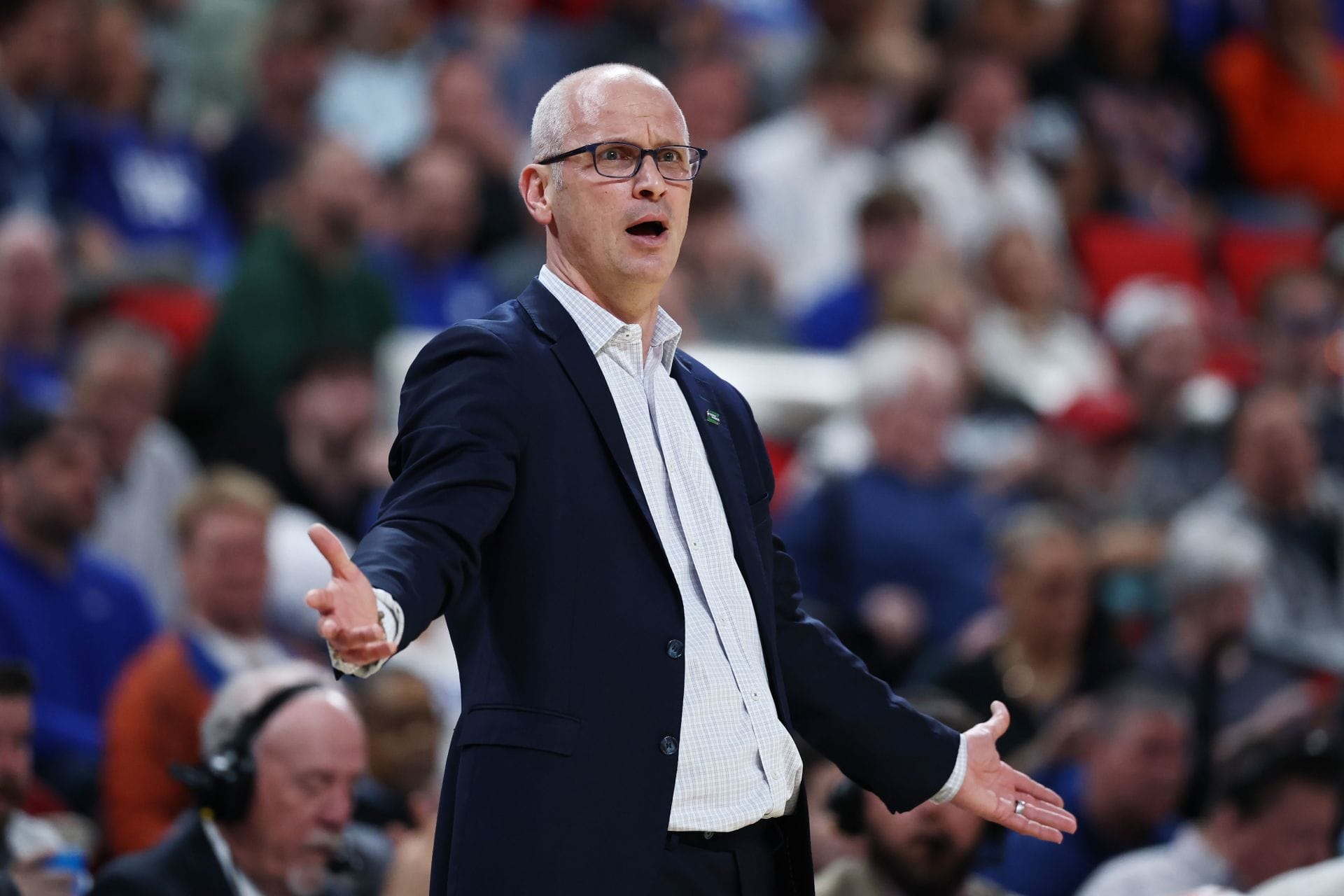 "Typical MAGA coach": Cowboys insider Clarence Hill Jr calls out UConn's Dan Hurley over idea of playing game on White House South Lawn