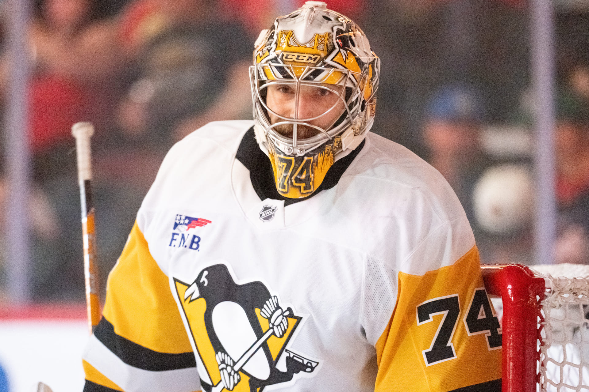 O goleiro do Pittsburgh Penguins, Stuart Skinner, durante a ação da NHL - Fonte: Imagn
