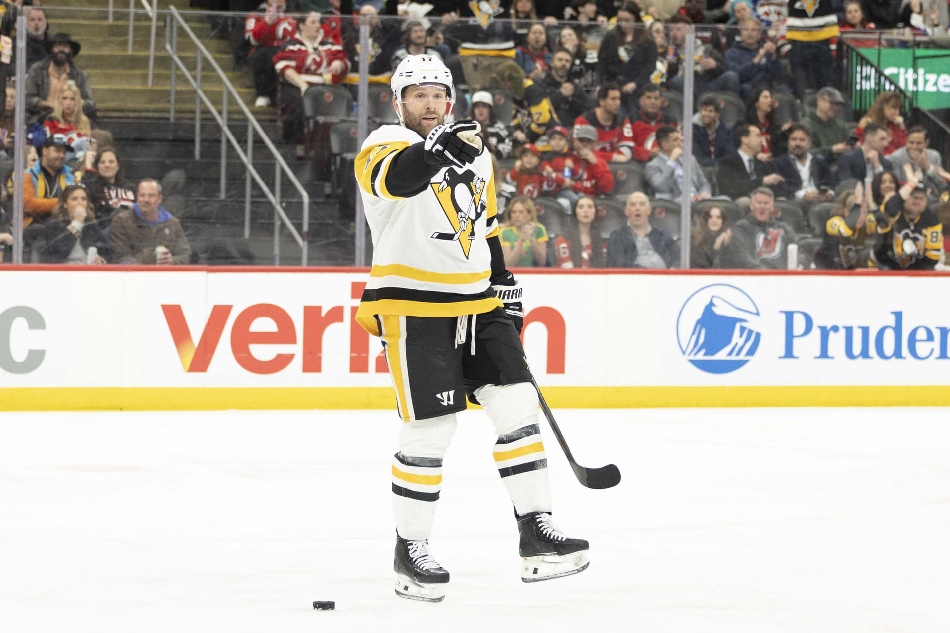 Penguins insider doesn't rule out Bryan Rust trade this offseason - "He is available"
