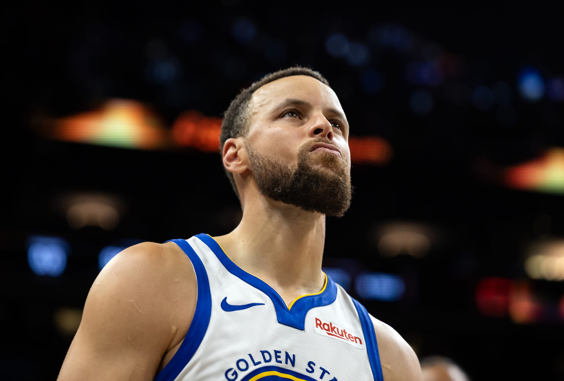 "DWade definitely pulled him in", "Deal better be worth a billion" - NBA Fans Lose It As Stephen Curry's Li-Ning Deal Ends His Sneaker Free Agent Era