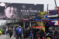 Kyle Busch na placa de vídeo principal da Charlotte Motor Speedways em 23 de maio de 2026. - Fonte: Imagn