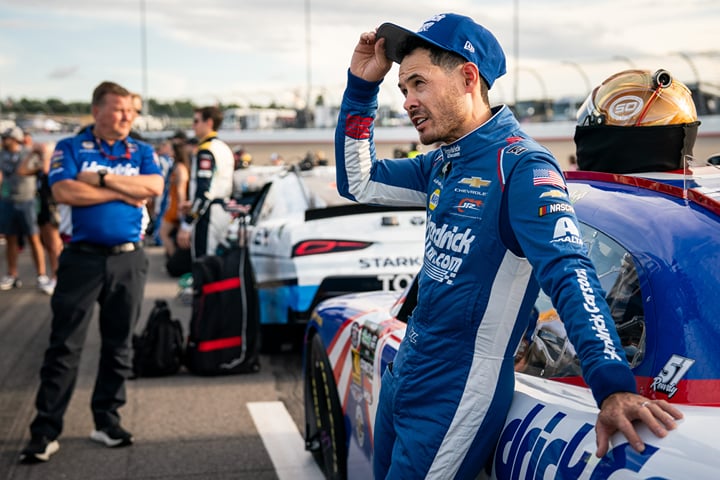 Red Star Raceway W Racing Kyle Larson continues heartfelt tribute in support of Kyle Busch’s ...