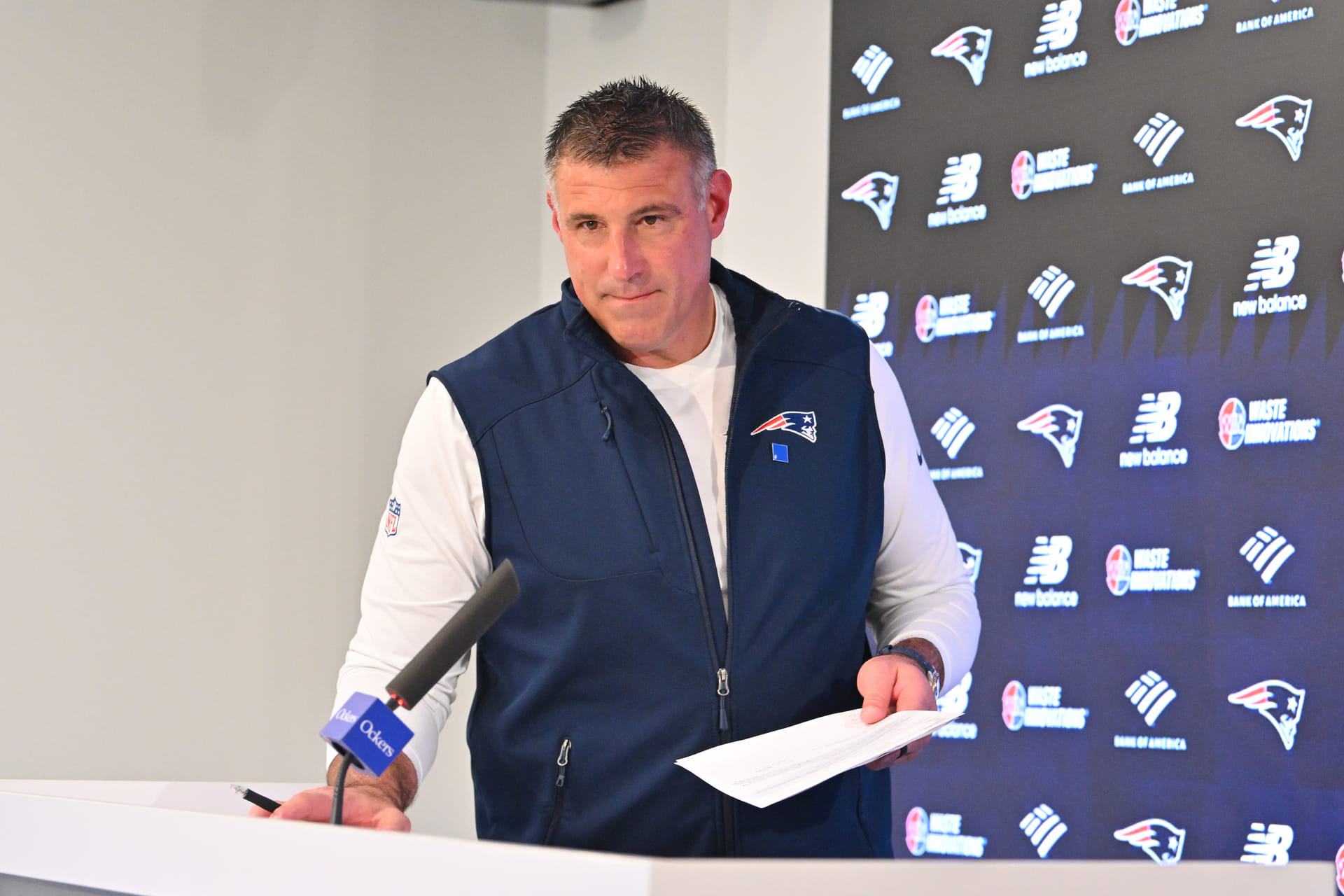 "It’s not to go 4-13": Mike Vrabel gets blunt on win-now label tied to A.J. Brown move to Patriots