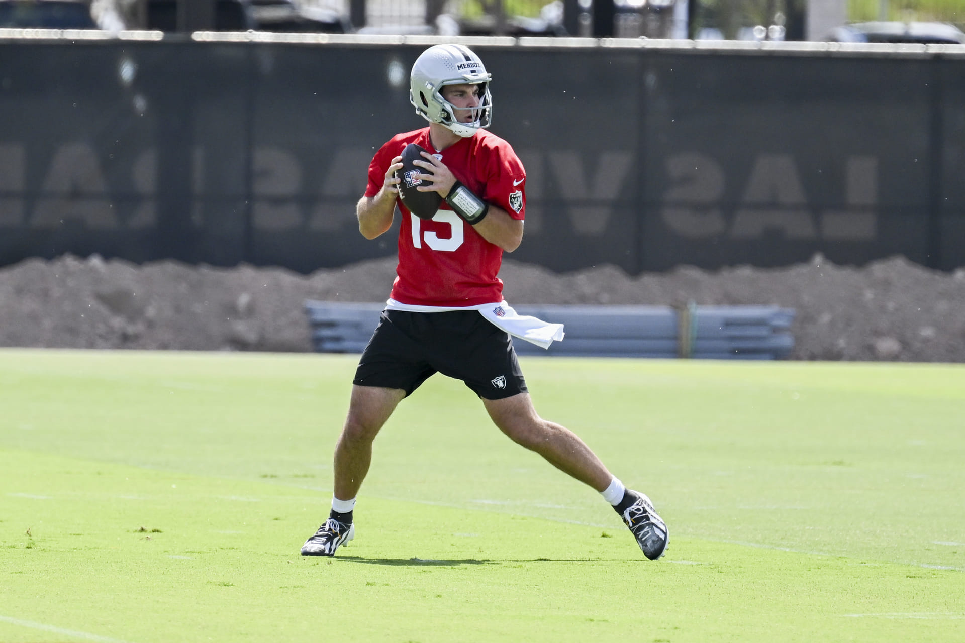 “Fernando Mendoza looks like an NFL interception machine”: Ex-NFL scout raises major red flag on Raiders QB’s throwing mechanics