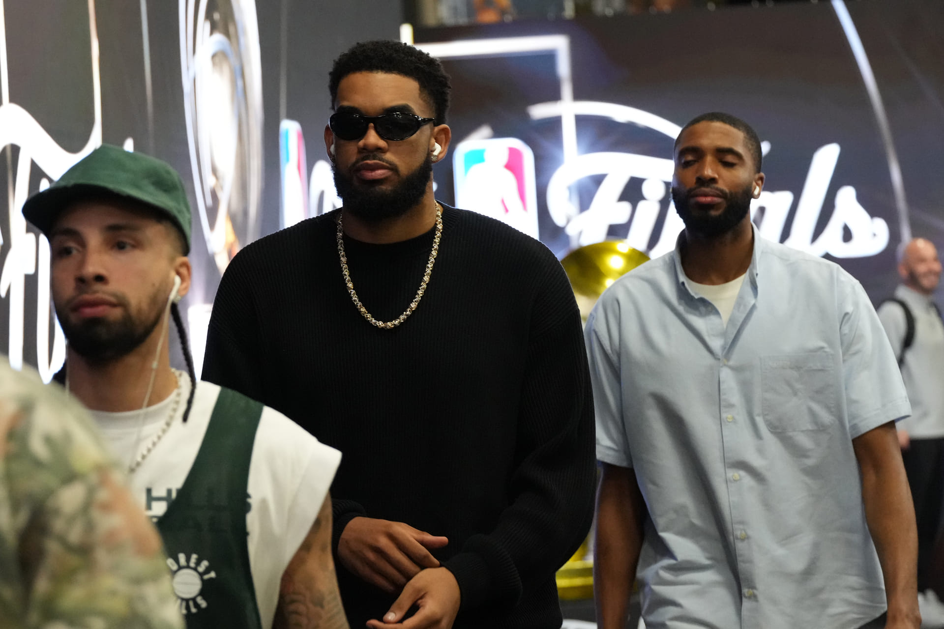 “All hell is about to break loose”: Knicks fans get major Game 1 boost as NYPD reverses MSG watch party ban