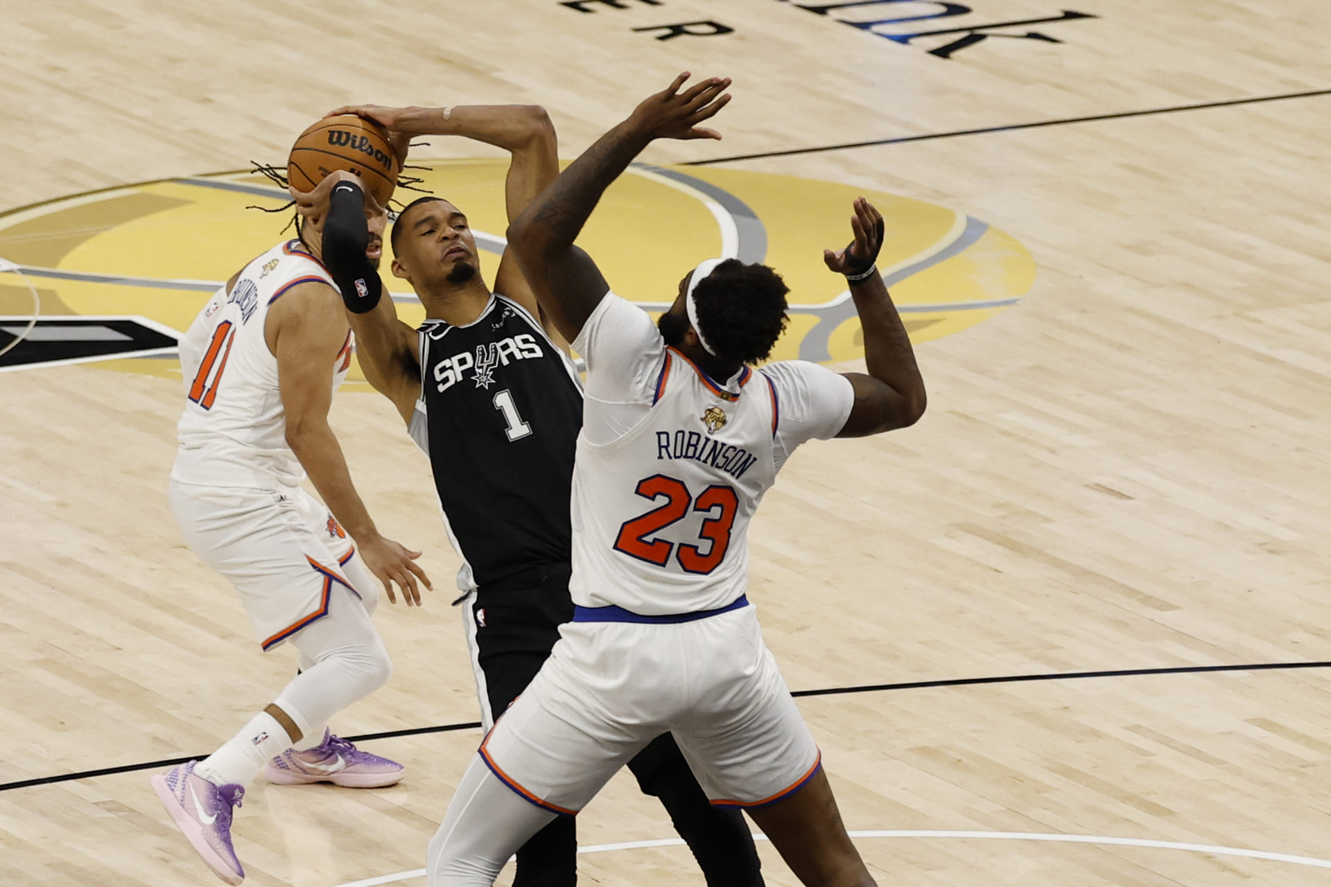 "Investigate or have serious convo with your refs", "Rescind Tony Brothers" - Fans Stunned By NBA's Mitchell Robinson Technical Foul Decision