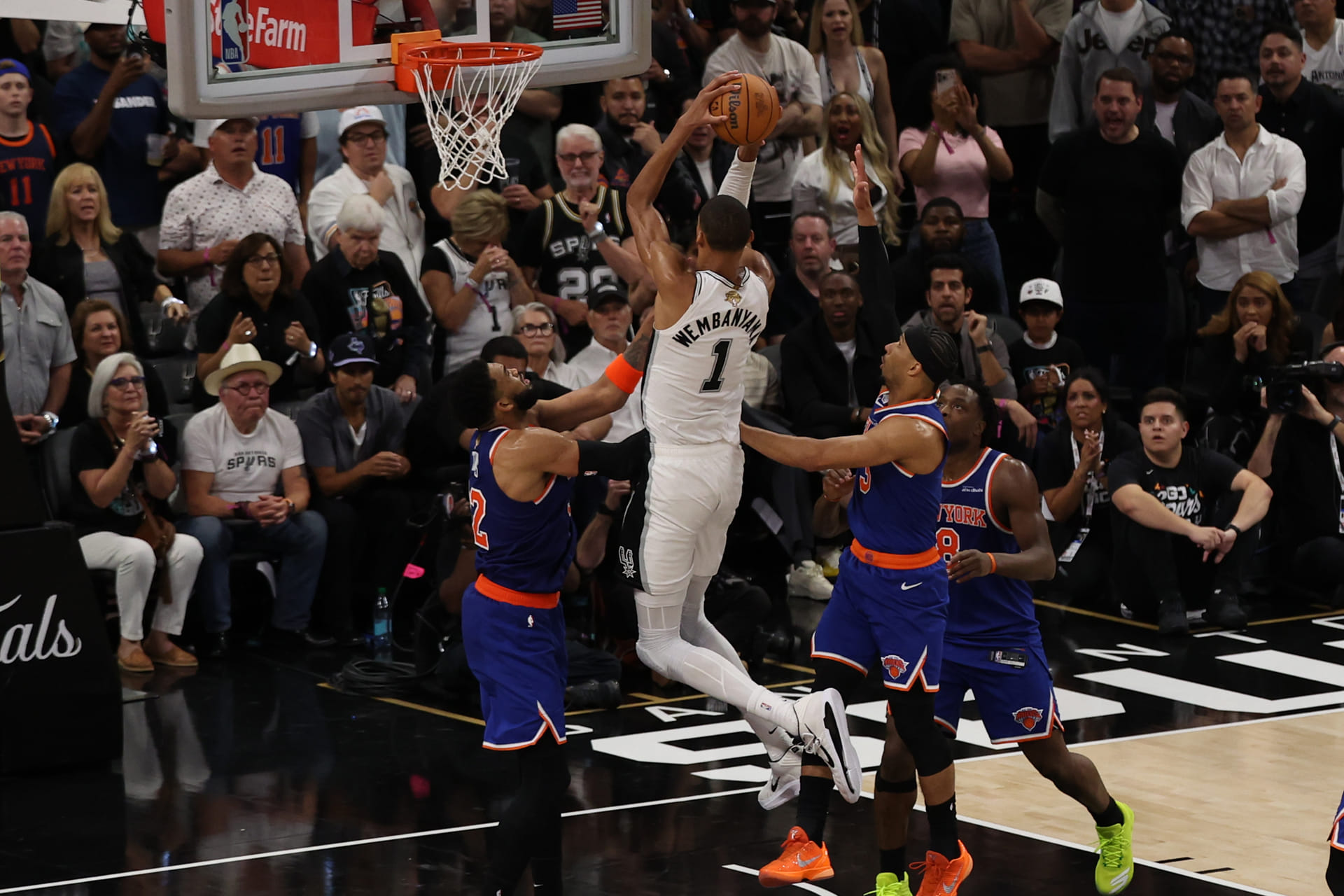 "NYC ready to explode", "Welcome to terror dome" - NBA Fans Go Wild As Victor Wembanyama and Spurs Face Deafening Boos From Knicks Crowd Outside Hotel