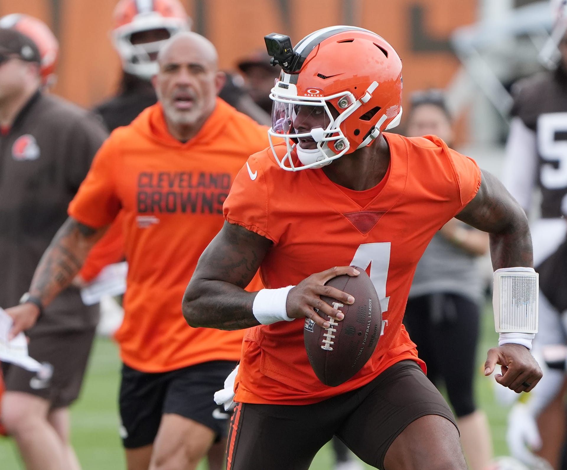 "He's definitely done as a starter": NFL fans react as Deshaun Watson reveals not being 100% since 2023
