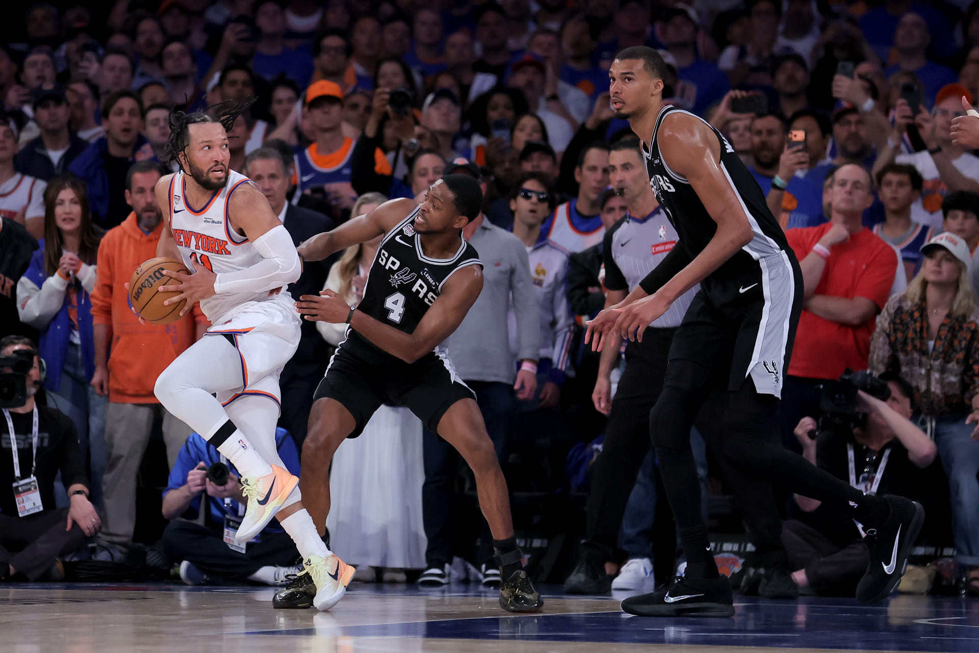 "Wemby Deserves More Eggs Thrown at Him": Knicks Fans Raging After Refs Miss "Obvious" Flagrant Foul on Victor Wembanyama against Jalen Brunson 