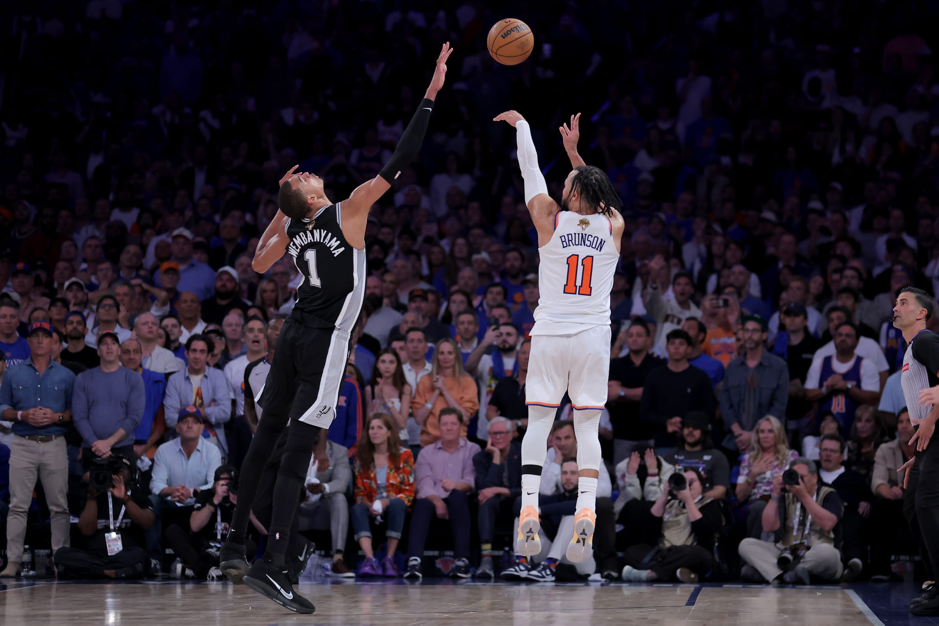 “Scared to Death", "That Lawsuit Gonna Go Crazy”: Knicks Fans Furious as Spurs Allegedly Restrict New York Supporters’ Access to Game 5 Tickets 