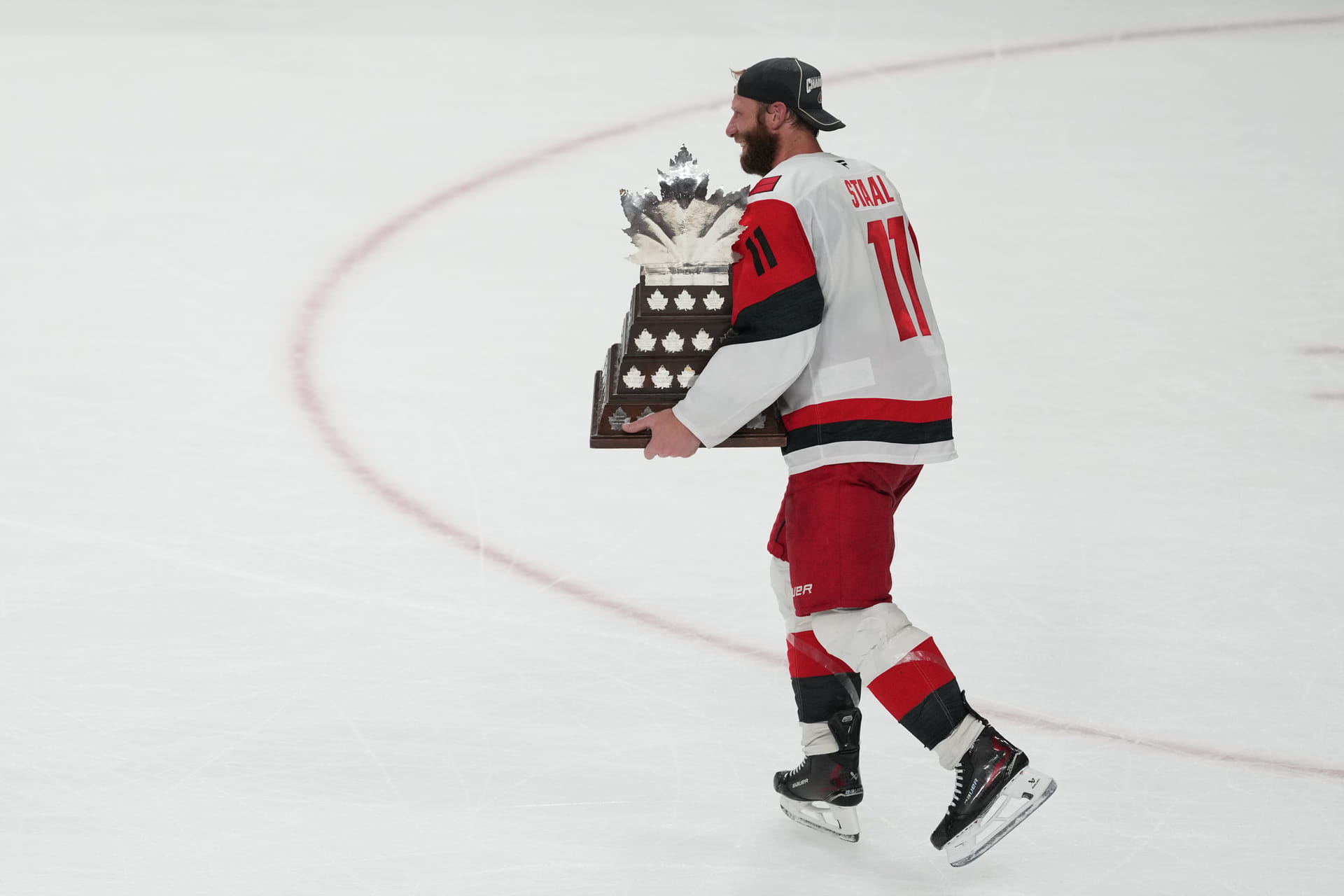 Jordan Staal celebrates with Conn Smythe Award - Source: Imagn