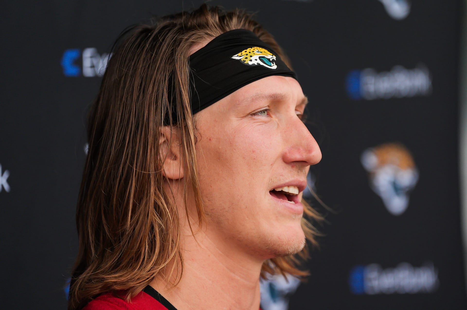 “We are DEEP into the offseason”: NFL fans react to Jaguars’ “diabolical” decision of giving away Trevor Lawrence’s wig