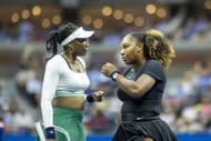 Serena Williams e Venus Williams dos Estados Unidos durante o US Open Tennis Championship 2022 em Flushing, Queens, Nova York. (Foto via Getty Images)