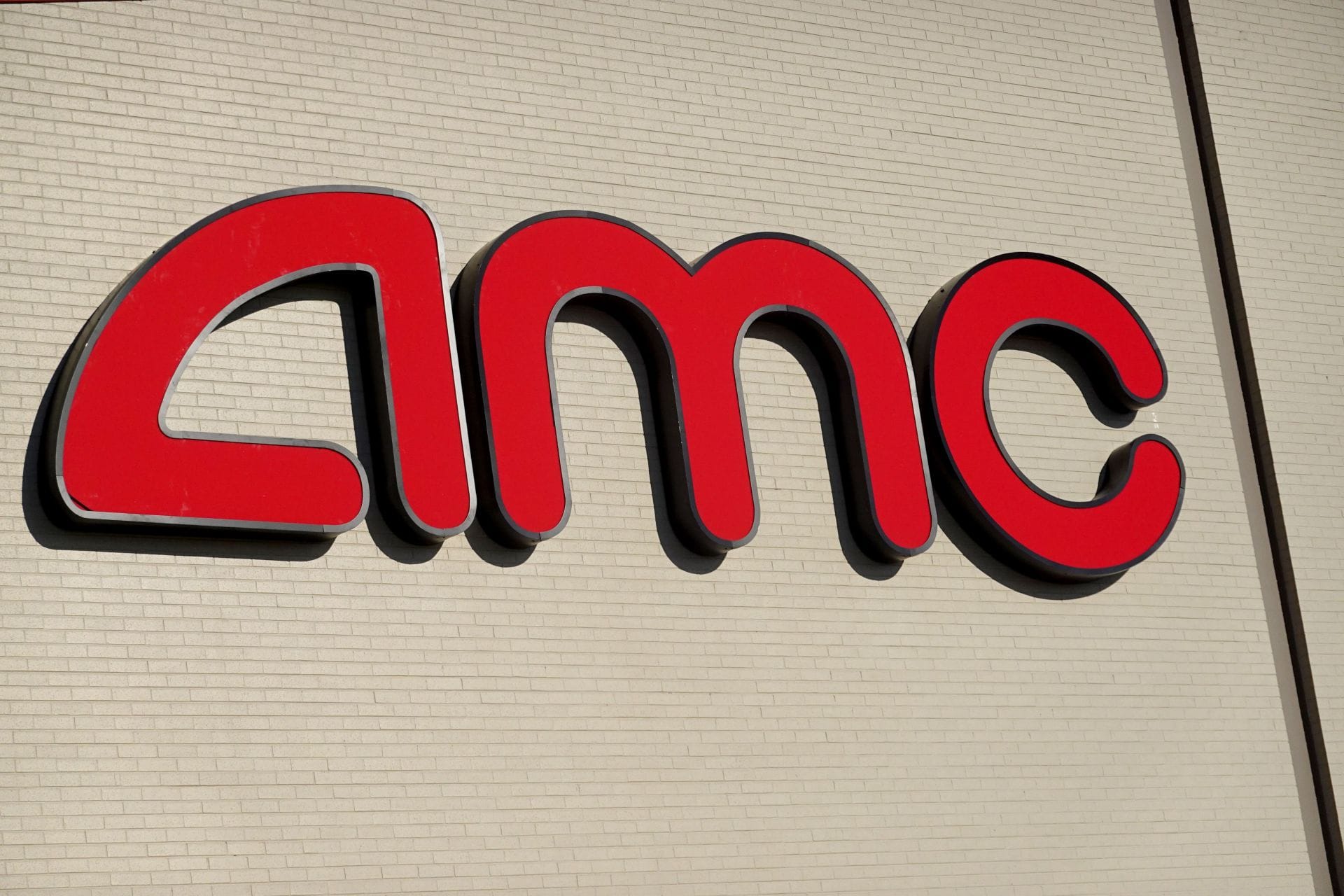 85-year-old AMC theater worker receives $146K from a GoFundMe page to help her retire after her video of cleaning trash in Tennessee goes viral