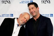 James Burrows (L) e David Schwimmer participam de uma conversa na The 92nd Street Y, Nova York, em 8 de junho de 2022, na cidade de Nova York. (Fonte: Getty)