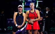 Jessica Pegula e Aryna Sabalenka no Hologic WTA Tour 2025 em Riade, Arábia Saudita (Foto de Getty Images)