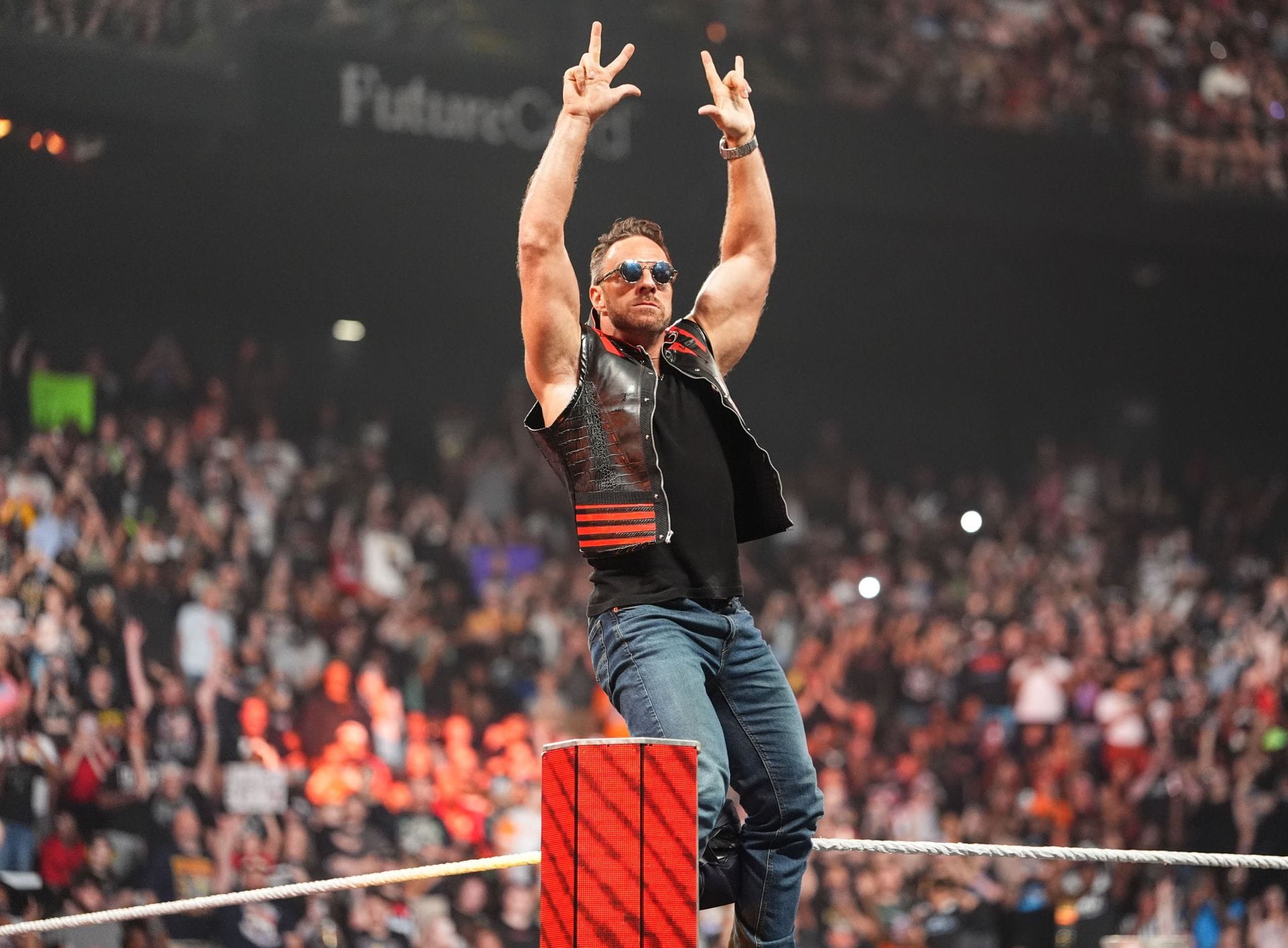 LA Knight suggests that Roman Reigns has "compromising photos" of 47-year-old star on WWE RAW