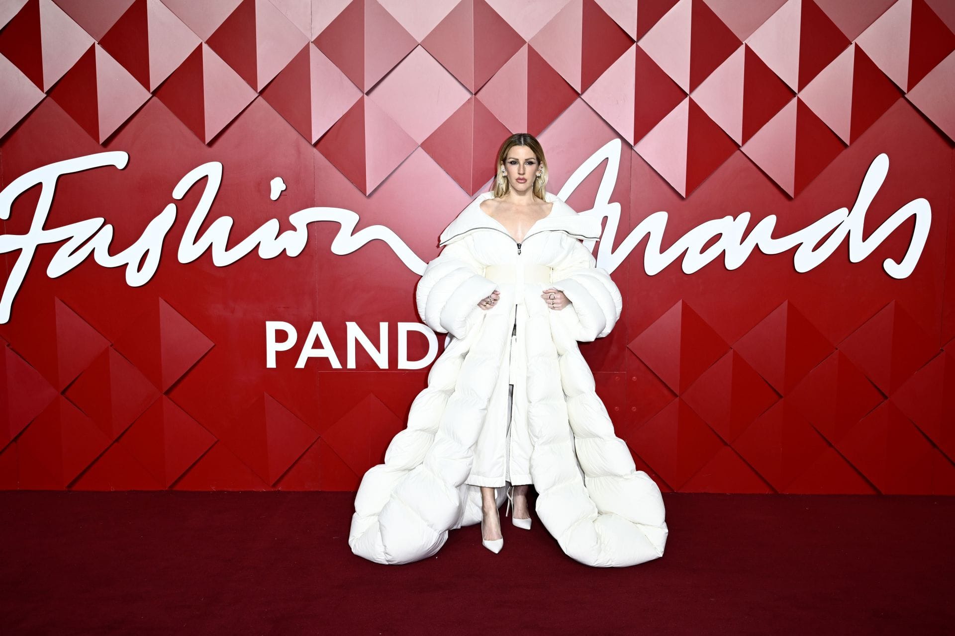 Why did it take 14 years to build the Sydney Opera House? Ellie Goulding validates a 2022 fake tweet about her opinion on the heritage site